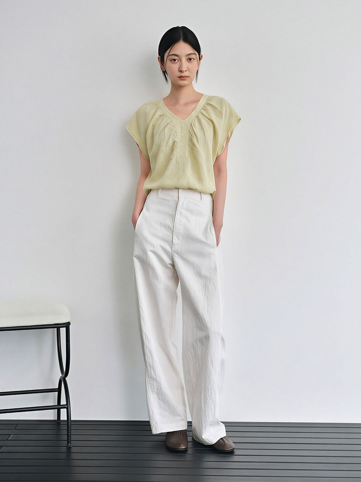 헌치(HUNCH) Shirring V-Neck Blouse (2color)