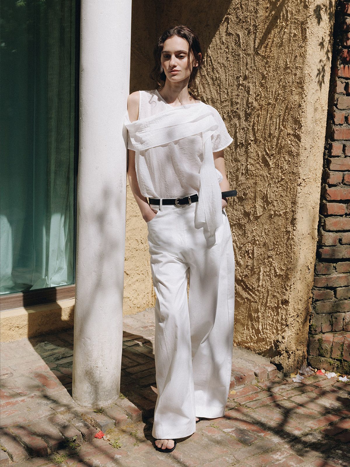 헌치(HUNCH) Asymmetric Drape Shawl Blouse (2color)