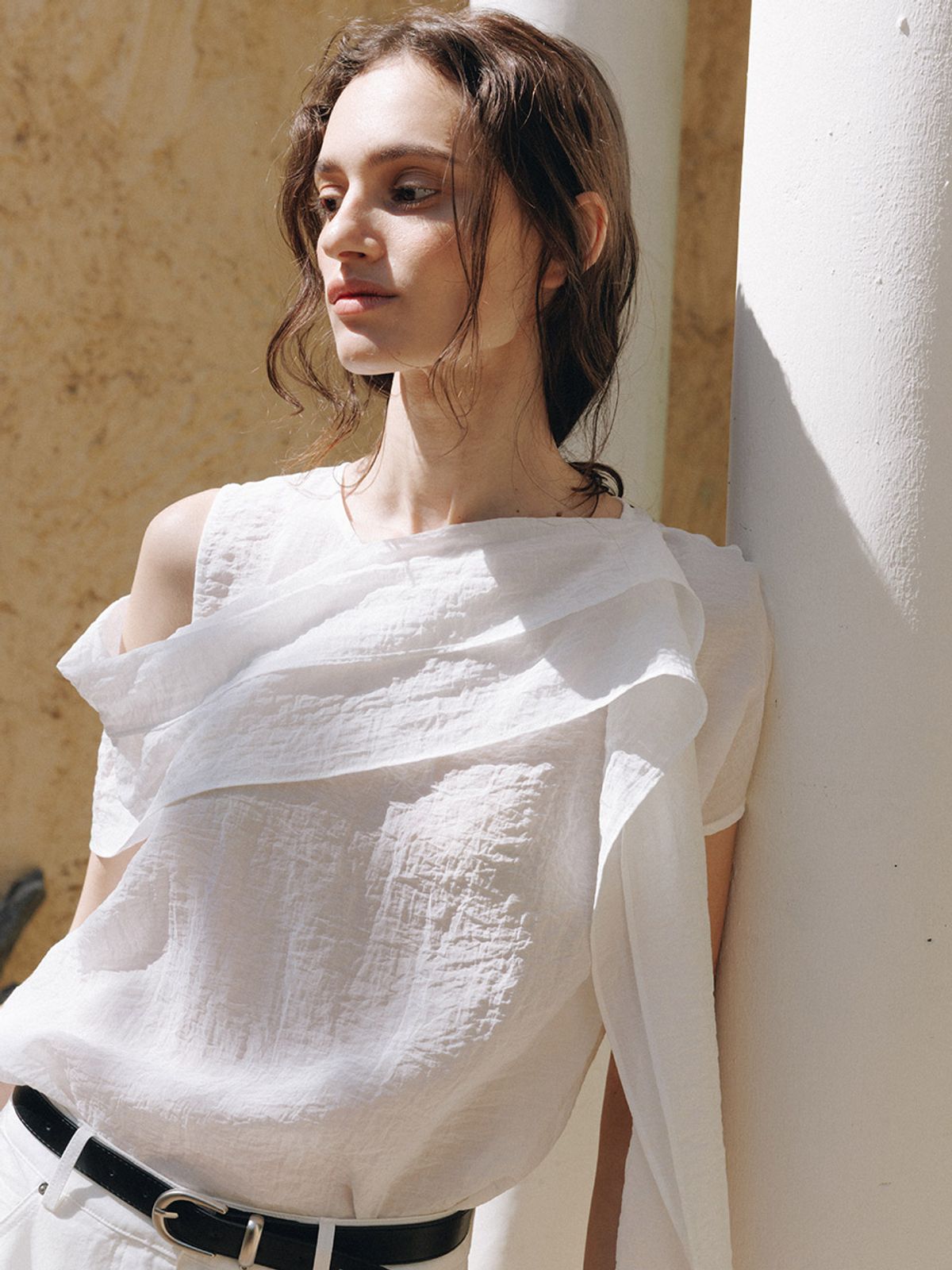 헌치(HUNCH) Asymmetric Drape Shawl Blouse (2color)