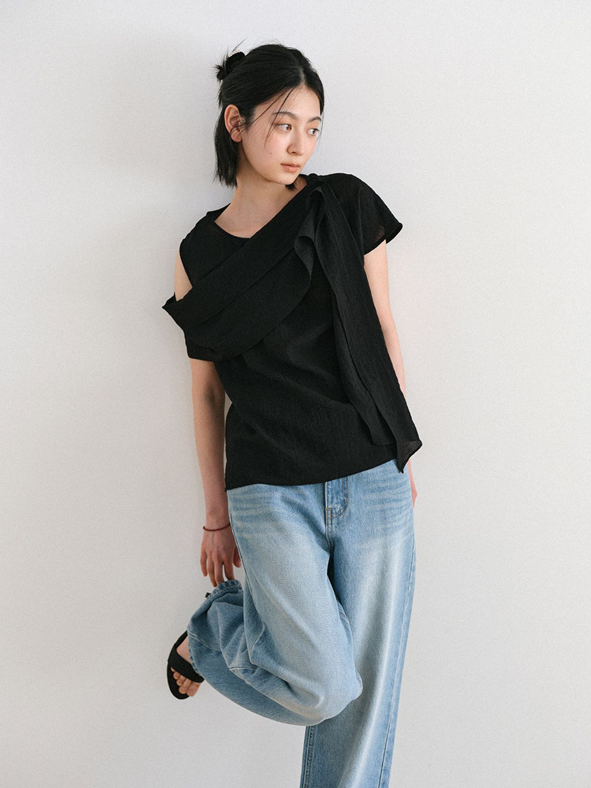 헌치(HUNCH) Asymmetric Drape Shawl Blouse (2color)