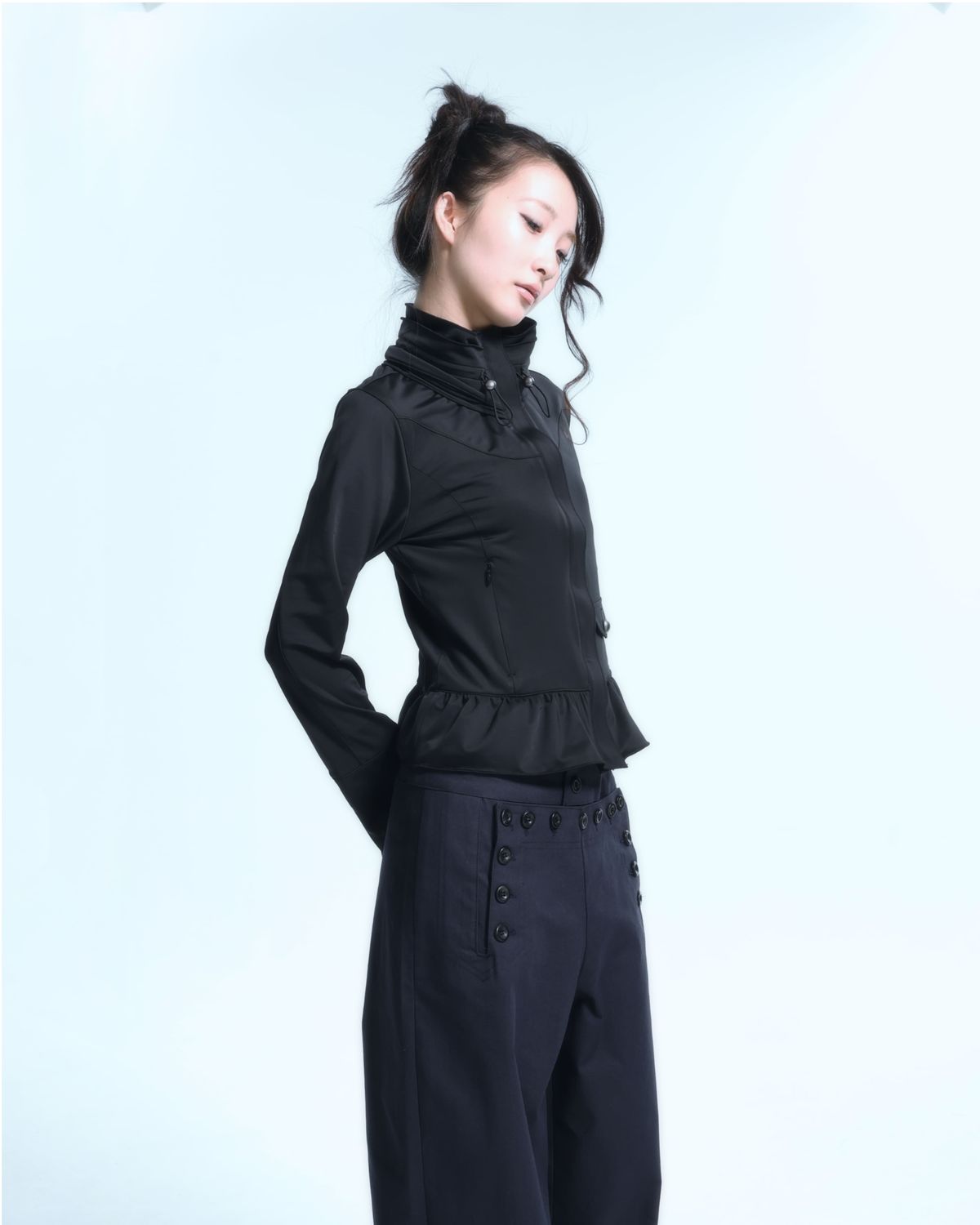 알디유(ALDIYOUU) Ruffle Two Way zip-up (Black)