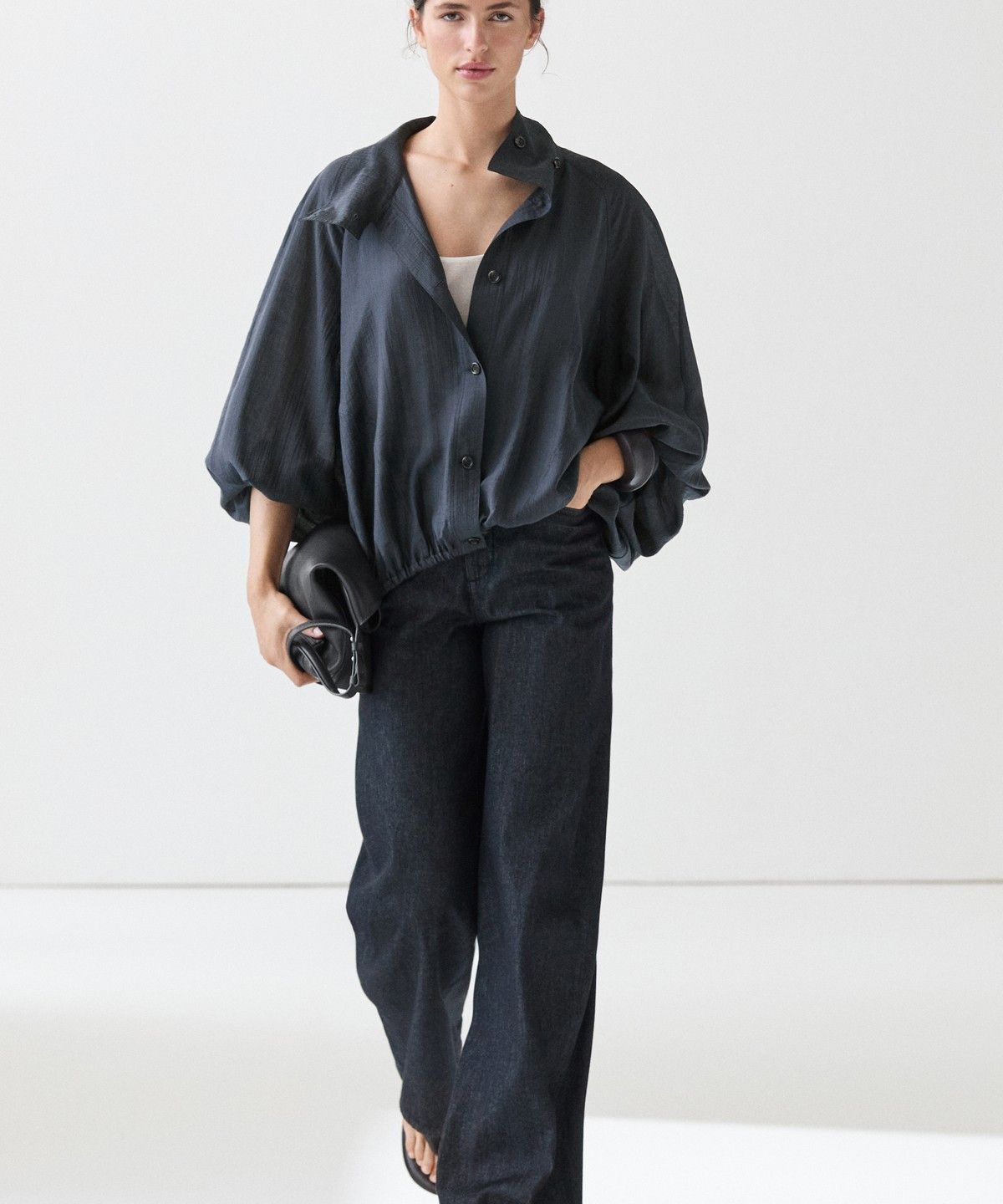 마시모두띠(MASSIMO DUTTI) 퍼프 디테일 플루이드 오버셔츠