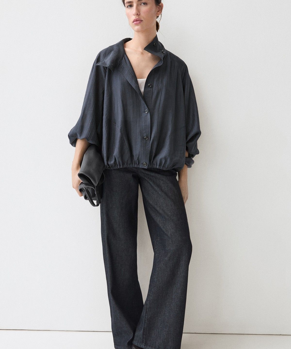 마시모두띠(MASSIMO DUTTI) 퍼프 디테일 플루이드 오버셔츠
