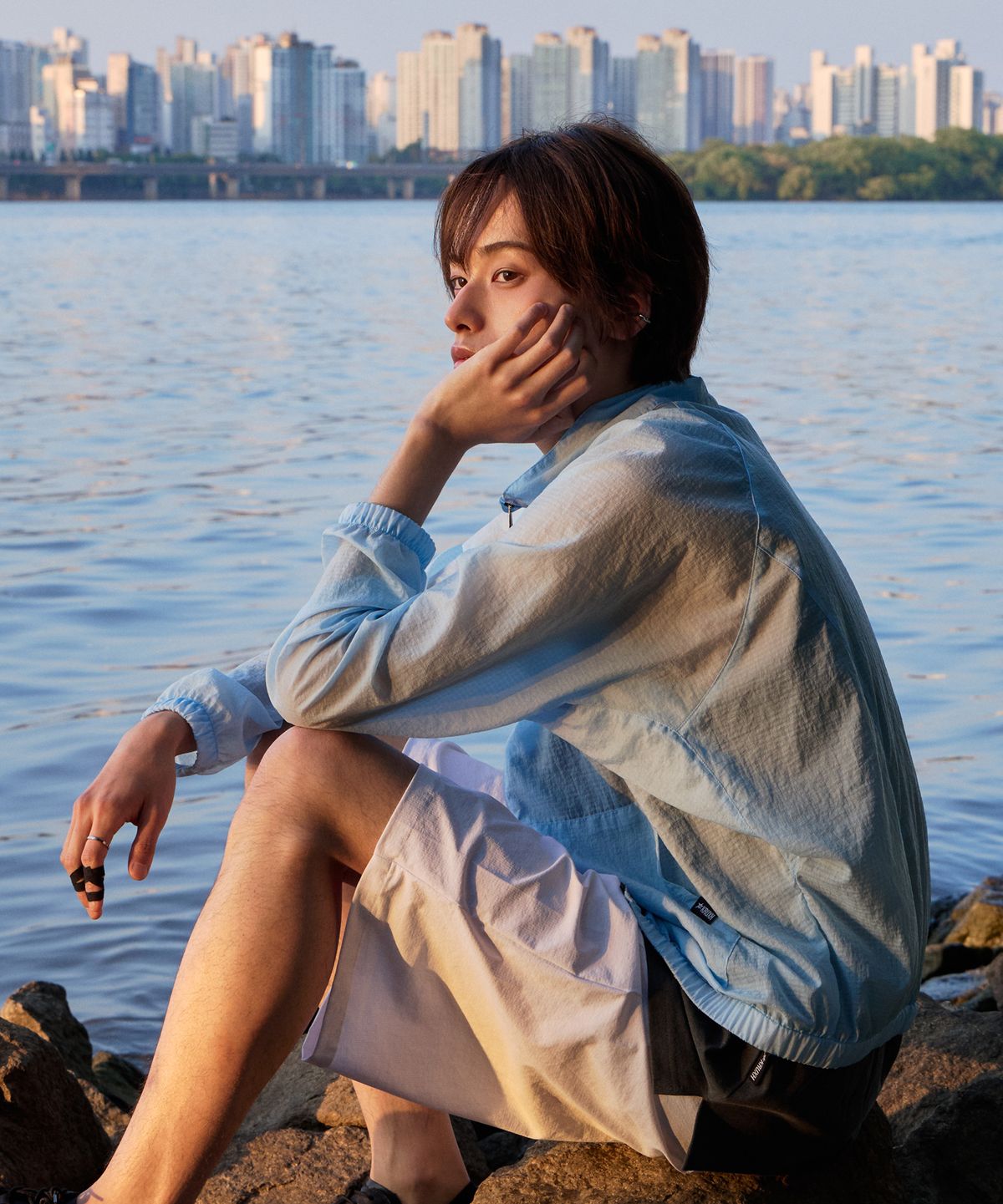 비터레인(VITTERAIN) 나일론 하이넥 윈드 집업 아이스 블루