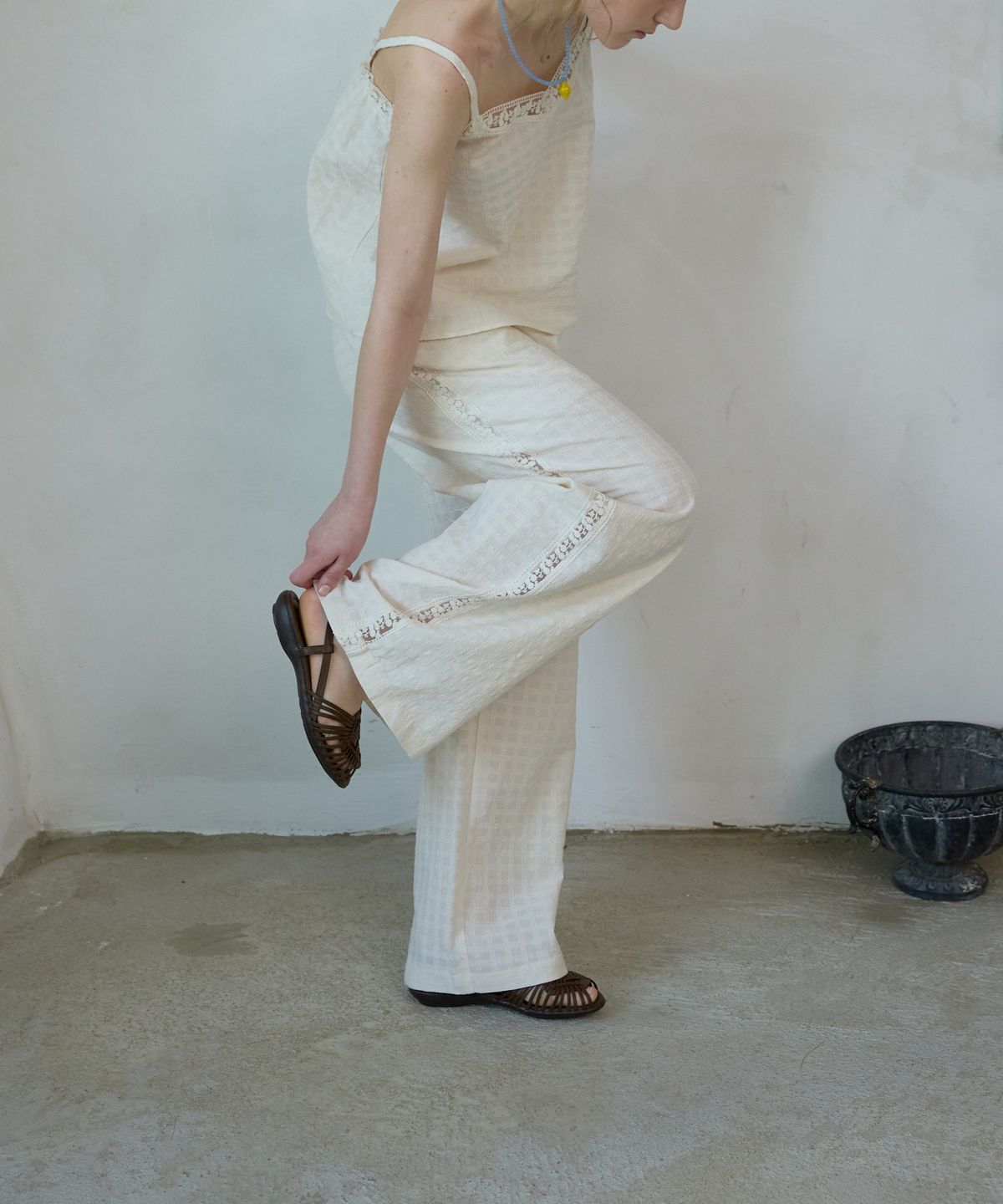 위오이(WIOE) Lacy Jacquard Banding Pants_Ivory