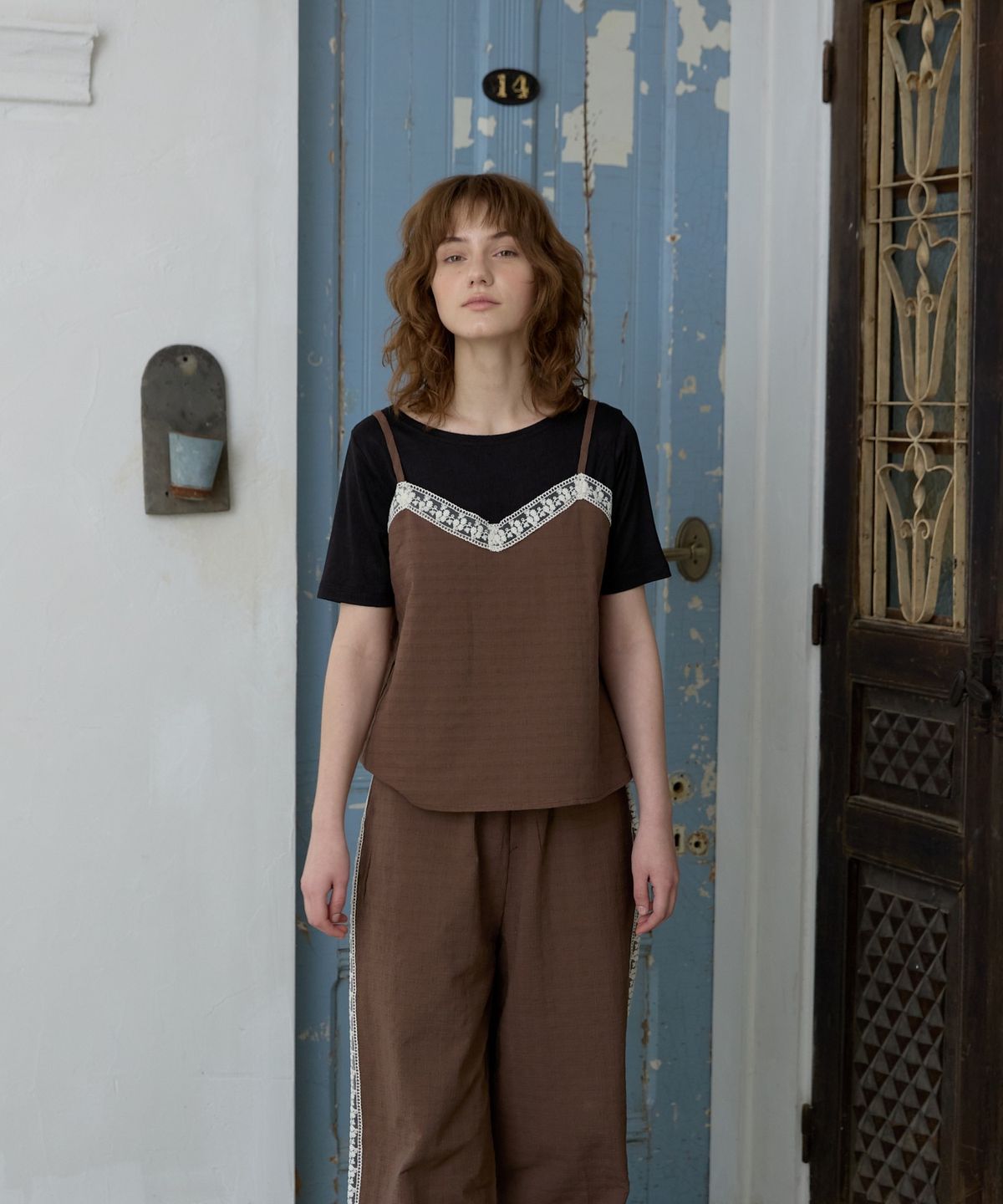 위오이(WIOE) Lace-Trim Jacquard Cami_Brown