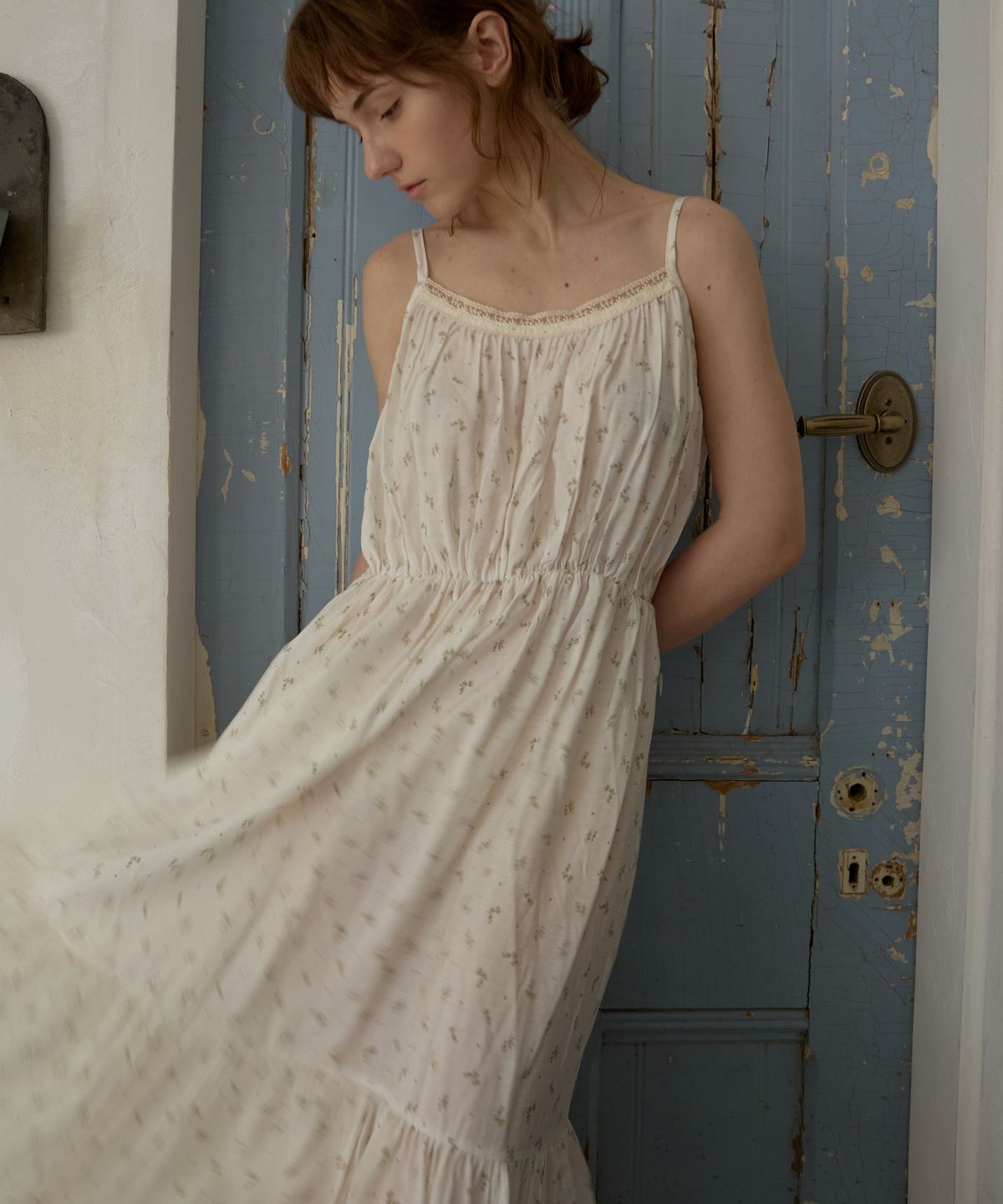 위오이(WIOE) Boho Floral Cami Tiered Dress_Ivory