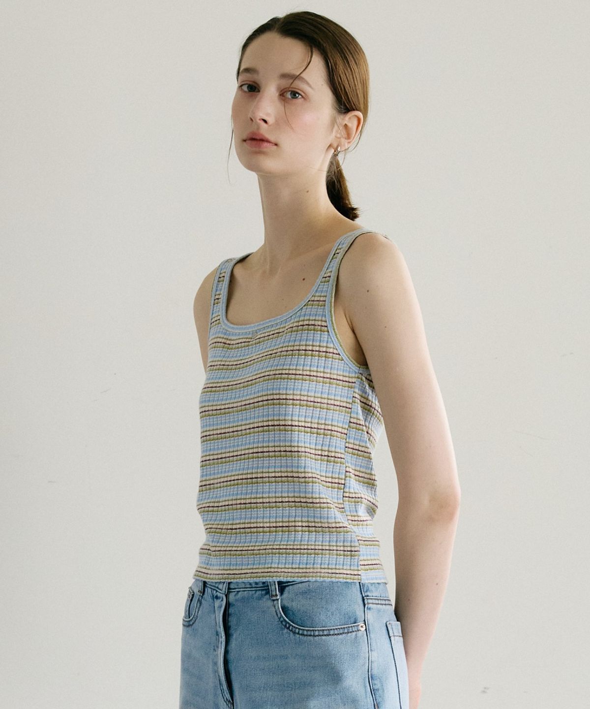 올리브 데 올리브(OLIVE DES OLIVE) U넥 스트라이프 골지 슬리브리스 OE6ME4370