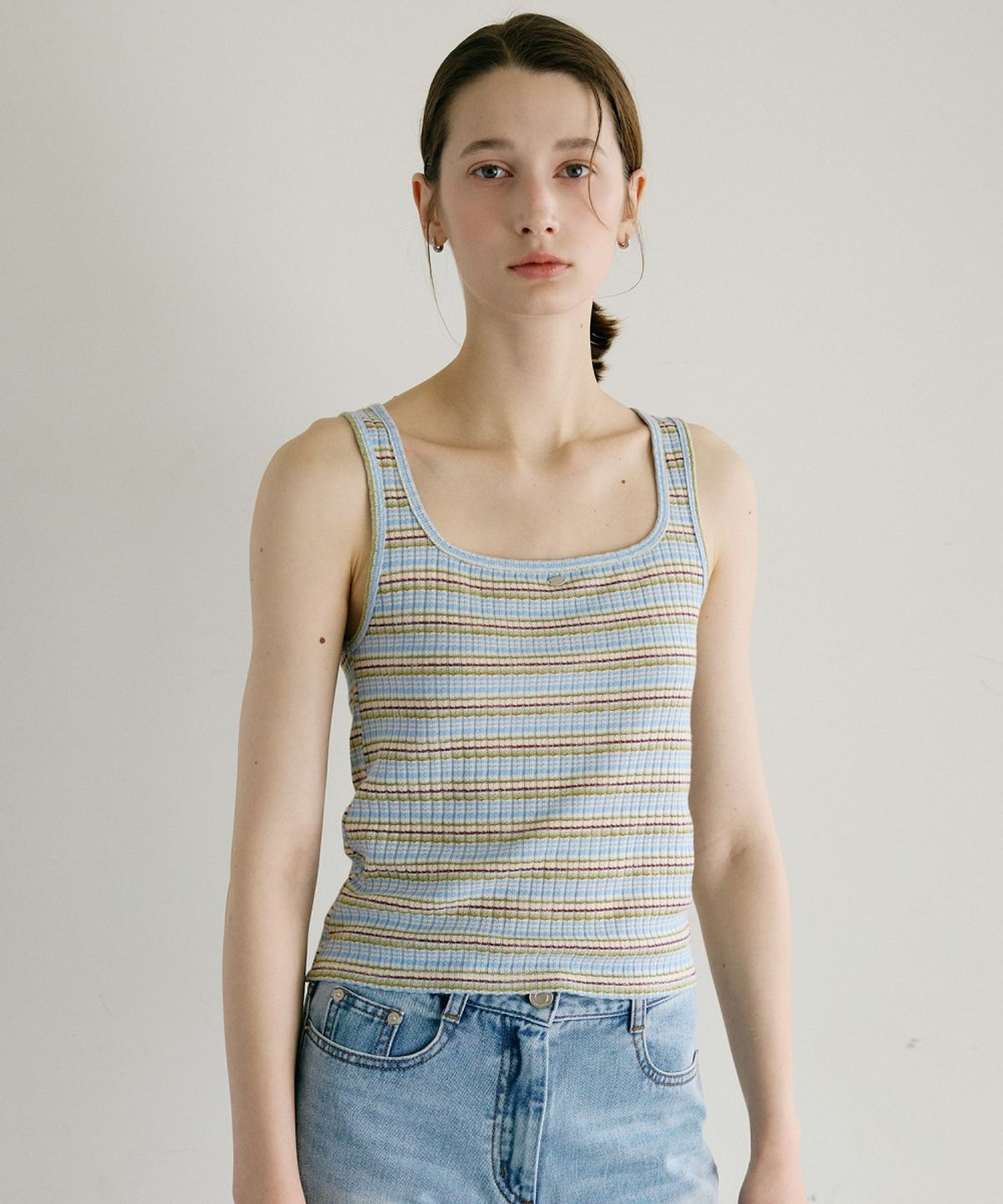 올리브 데 올리브(OLIVE DES OLIVE) U넥 스트라이프 골지 슬리브리스 OE6ME4370