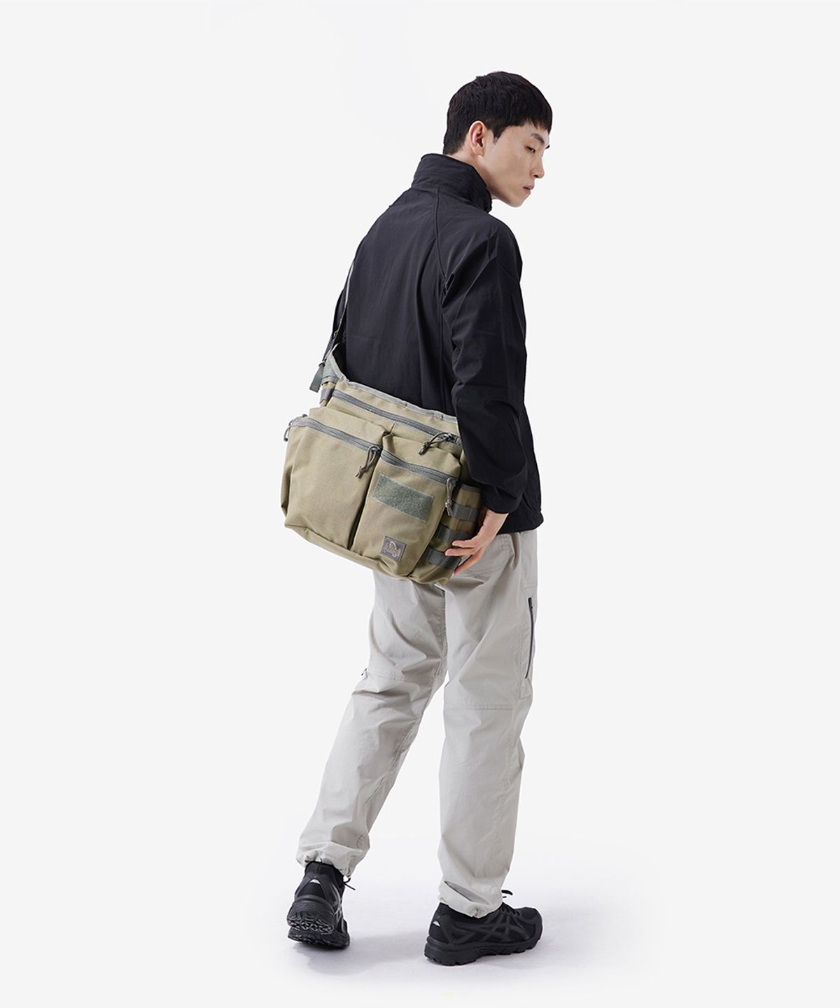 맥포스(MAGFORCE) 레이싱 피존 메신저백