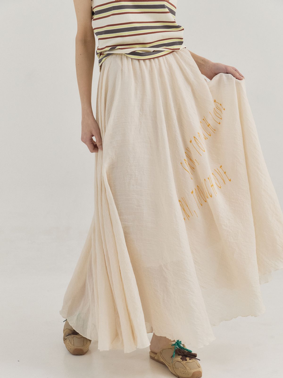 쏘리, 투 머치 러브(SORRY, TOO MUCH LOVE) Lightweight Crinkled Full Flair Skirt_Beige