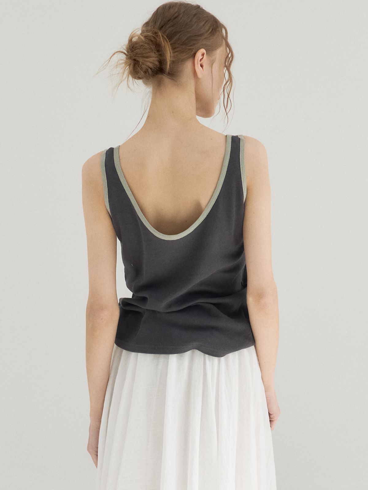 쏘리, 투 머치 러브(SORRY, TOO MUCH LOVE) Muted Tone Essential Tank_Charcoal