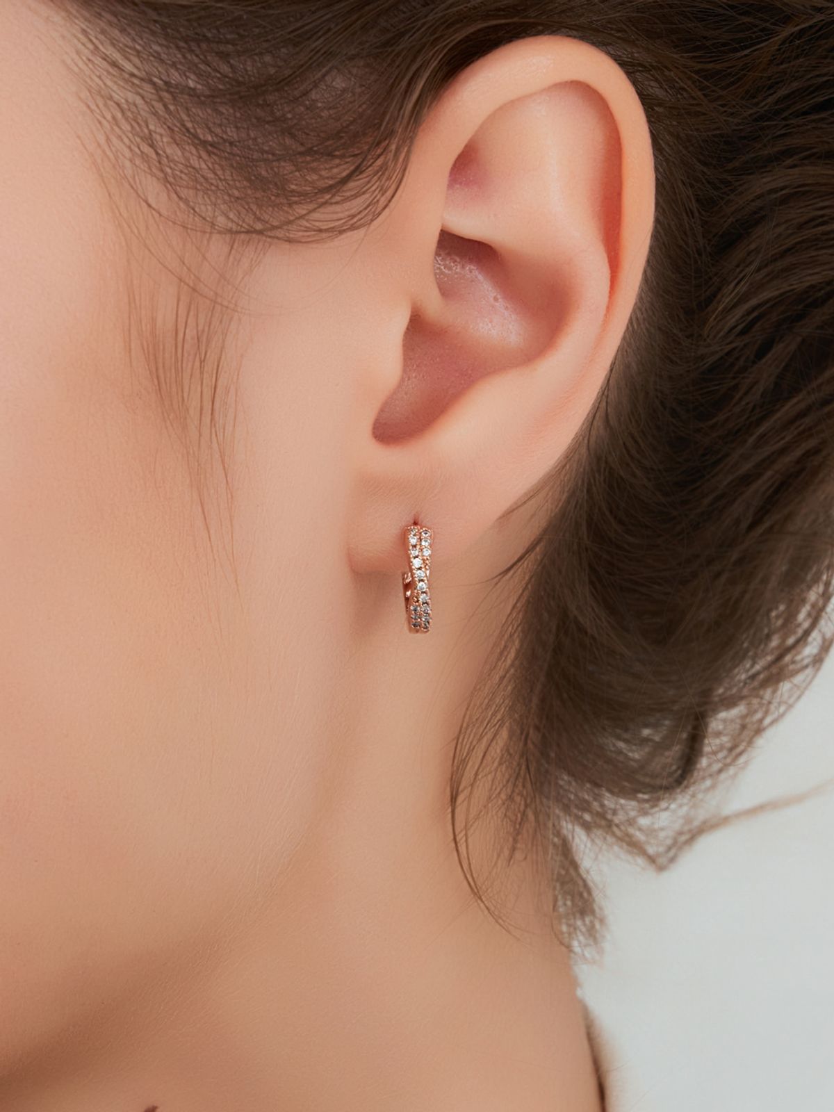 가이거주얼리(GEIGERJEWELRY) 18K GF 슬림 큐빅 엑스링 원터치 링 귀걸이 GI8KPEE102