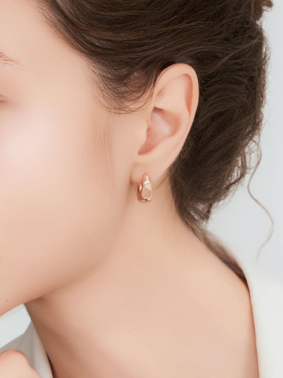 가이거주얼리(GEIGERJEWELRY) 18K GF 모던 글램 원터치 귀걸이 GI8KPEE091
