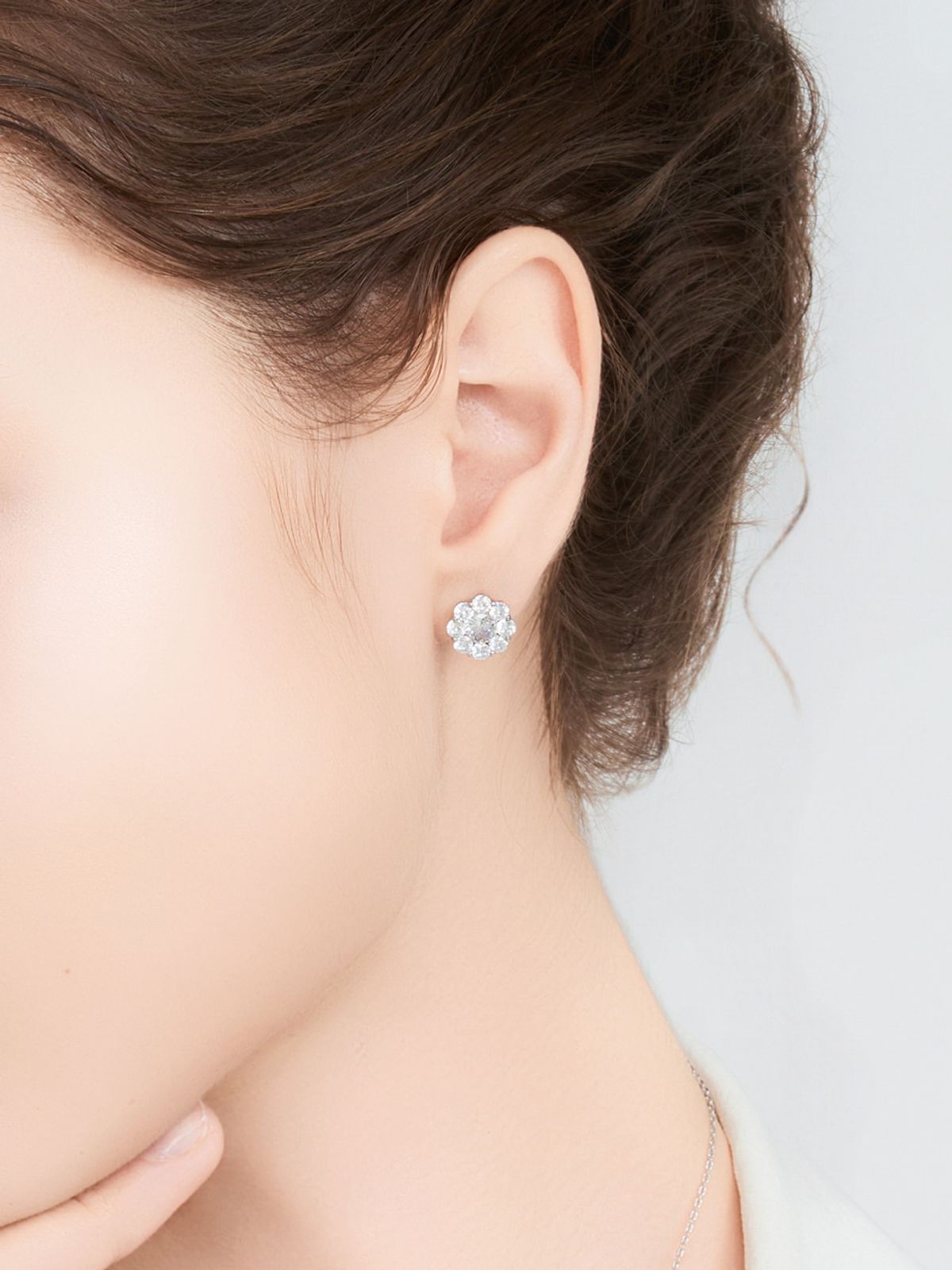 가이거주얼리(GEIGERJEWELRY) 18K GF 루미에르 플뢰르 귀걸이 GI8KPEE083