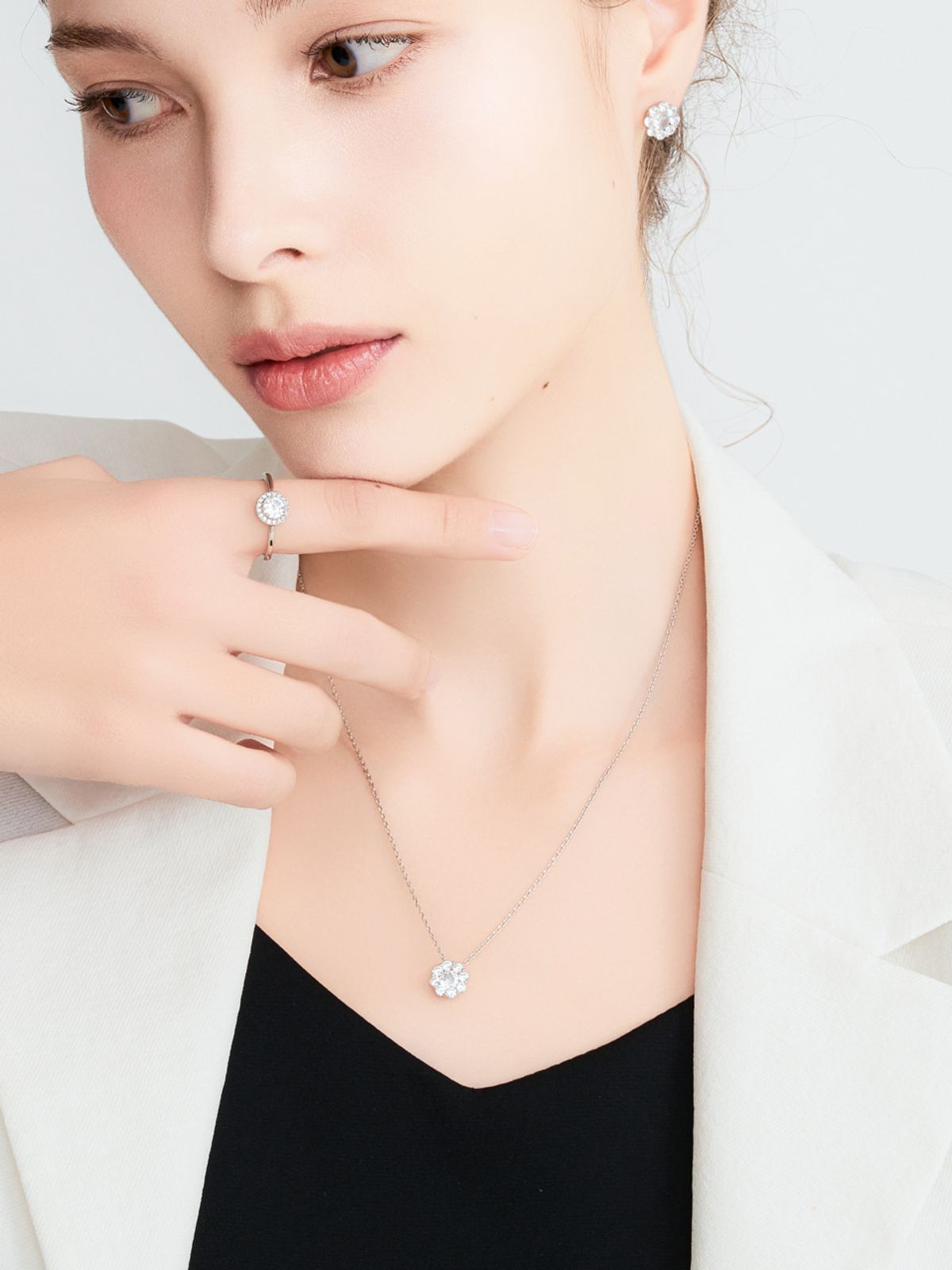 가이거주얼리(GEIGERJEWELRY) 루미에르 플뢰르 목걸이 GISVNN046