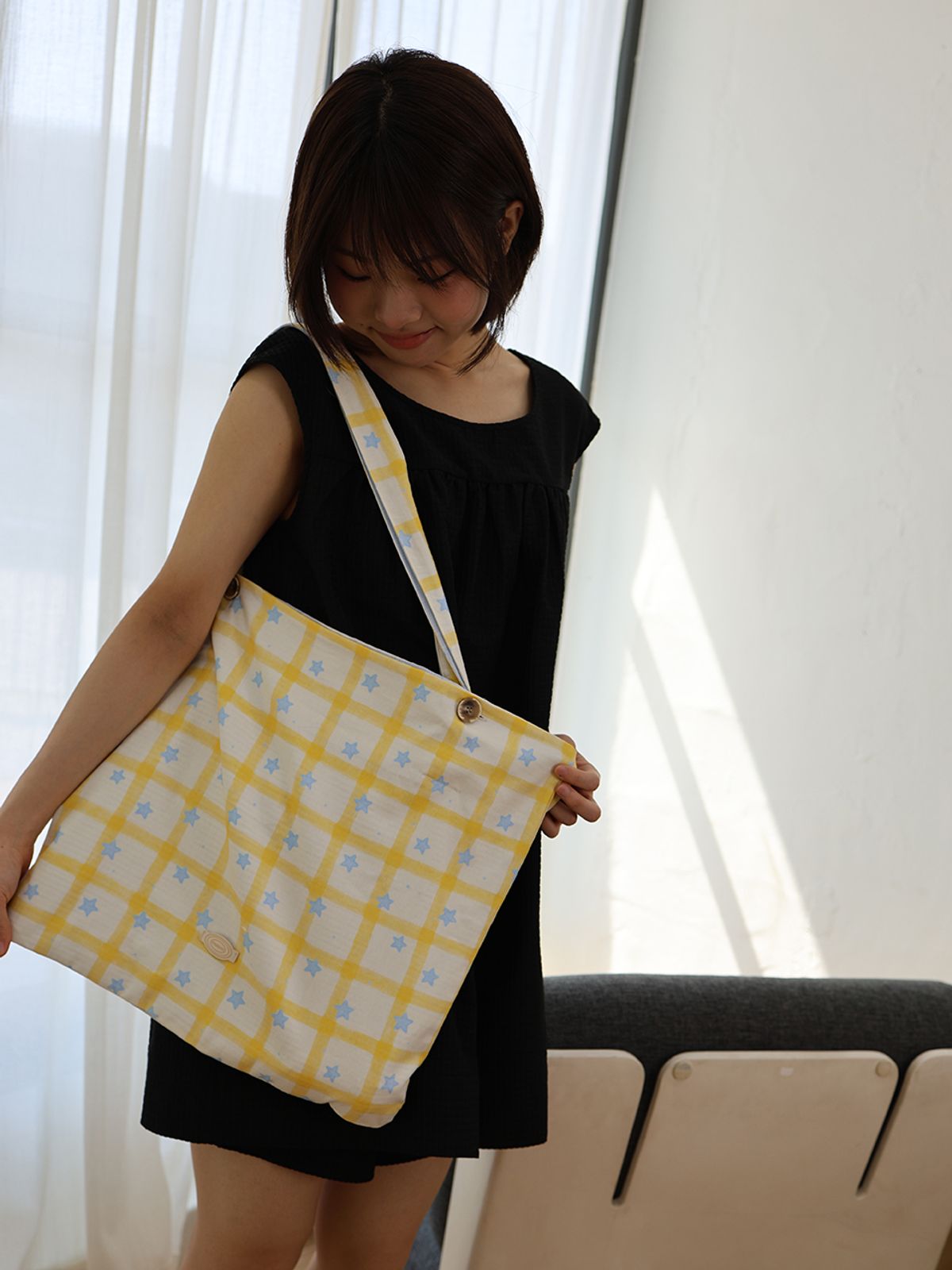 무음(MUWM) 플립 슬리브 리버시블 숄더백 Flip Sleeve Shoulder Bag (Yellow Sherbet)