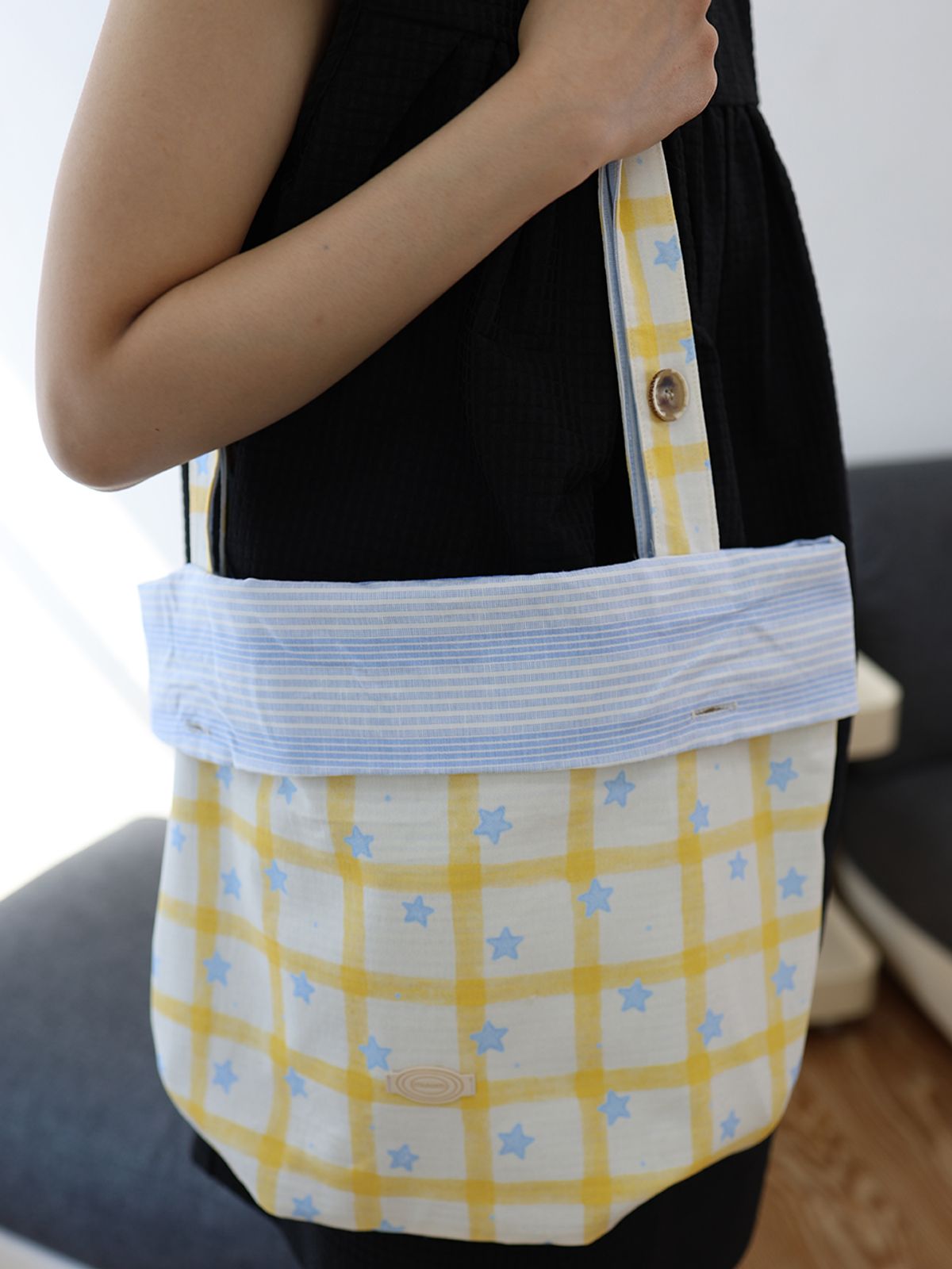 무음(MUWM) 플립 슬리브 리버시블 숄더백 Flip Sleeve Shoulder Bag (Yellow Sherbet)