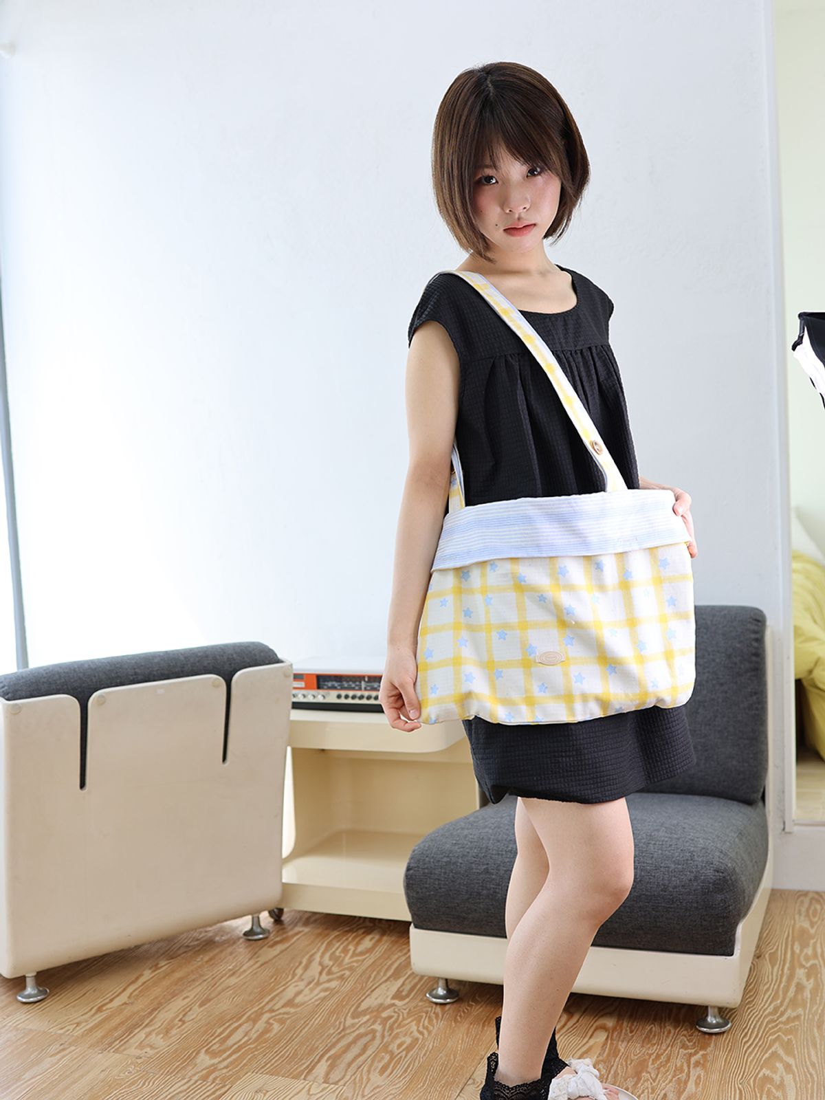 무음(MUWM) 플립 슬리브 리버시블 숄더백 Flip Sleeve Shoulder Bag (Yellow Sherbet)
