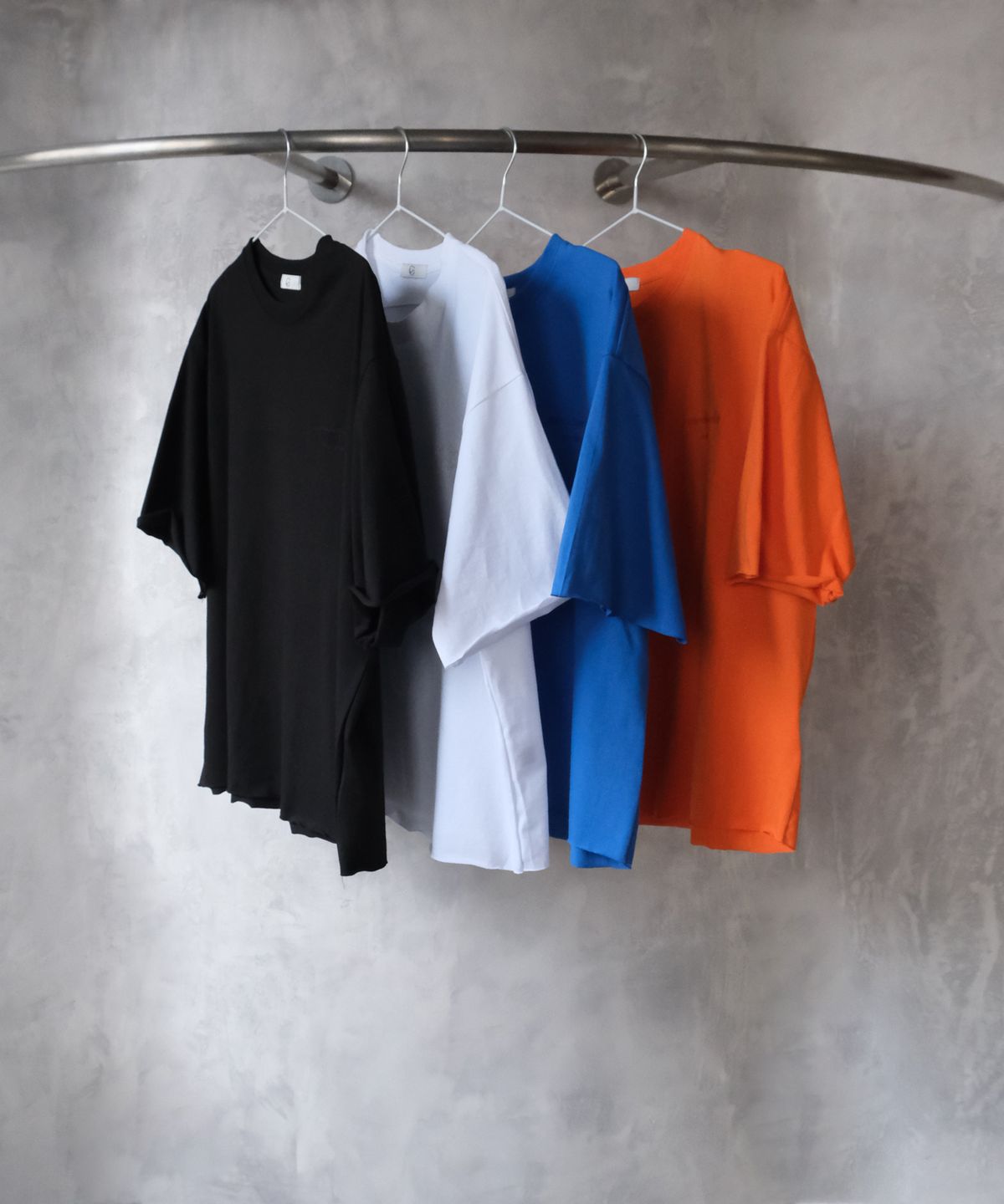 뉴치프시크디피(NEWCHEAPCHICDP) Cut off signature crop t-shirt (4color) - 사이즈 ...