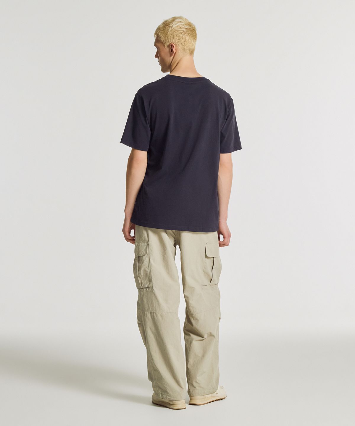 뉴발란스(NEW BALANCE) NBNEG32823 / UNI 에센셜 클래식 레터링 반팔티 (D/NAVY)