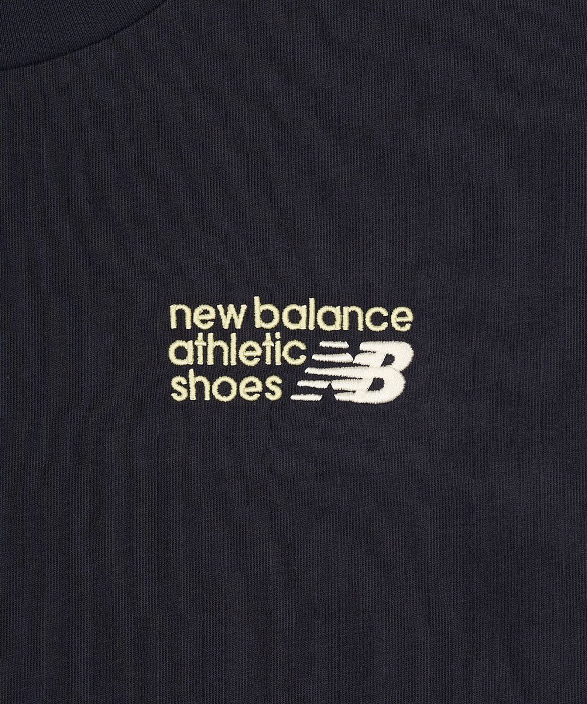 뉴발란스(NEW BALANCE) NBNEG32823 / UNI 에센셜 클래식 레터링 반팔티 (D/NAVY)