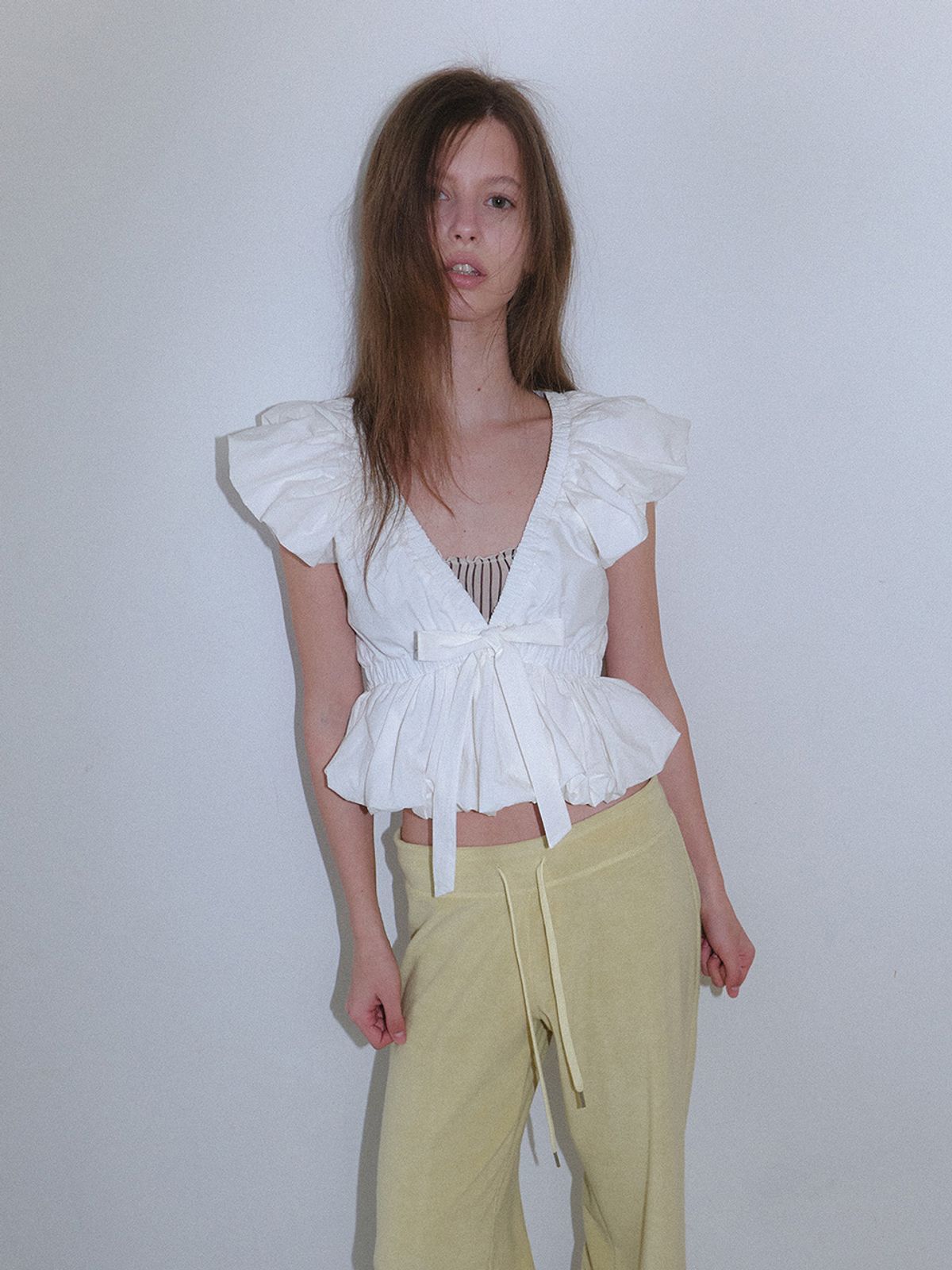 그리트(GREET) 레븐 브이 벌룬 블라우스_ Raven Blouse_Ivory