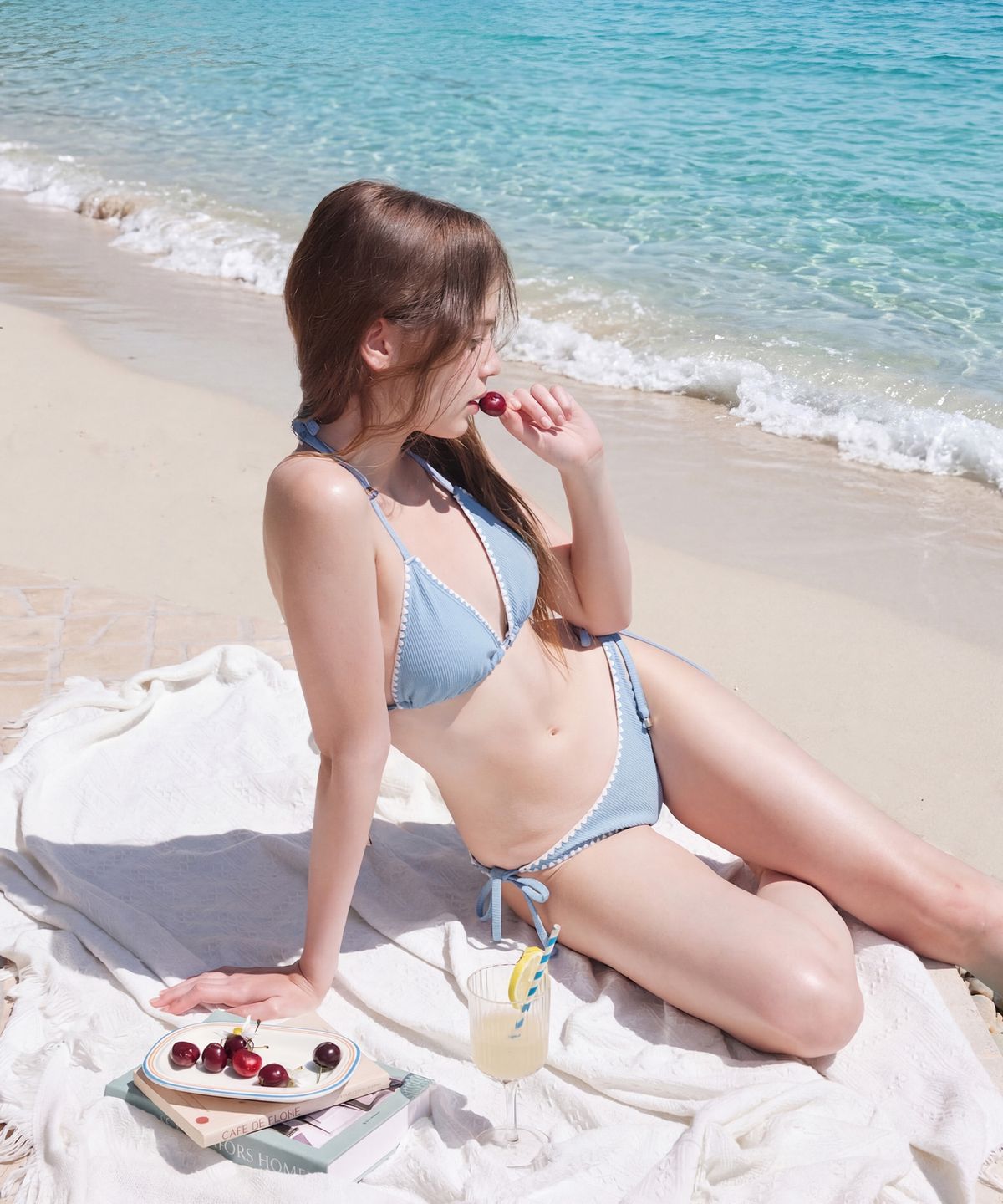 벨로디네라(VALLO DE NERA) Glow Bikini Set Blue