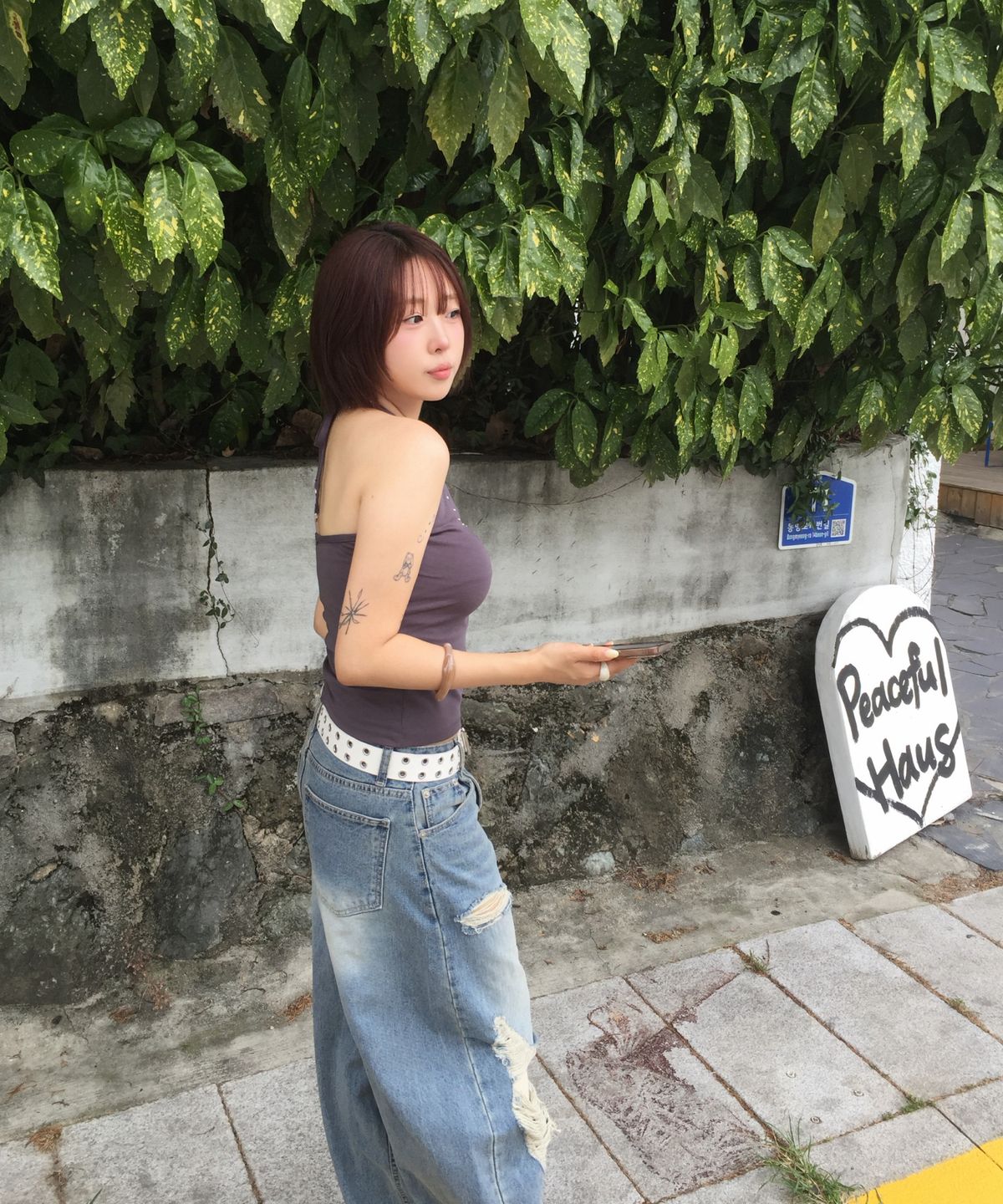 미쏘(MIXXO) 스터드 홀터넥 슬리브리스_MIWHNG709A