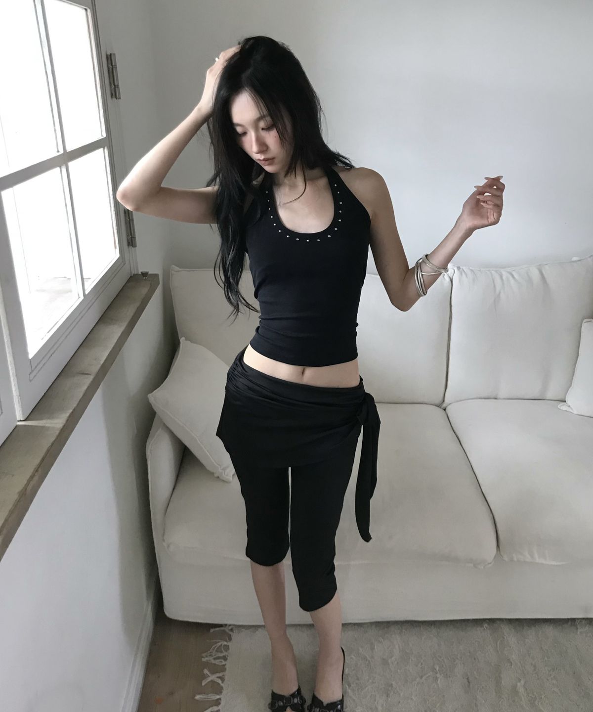 미쏘(MIXXO) 스터드 홀터넥 슬리브리스_MIWHNG709A