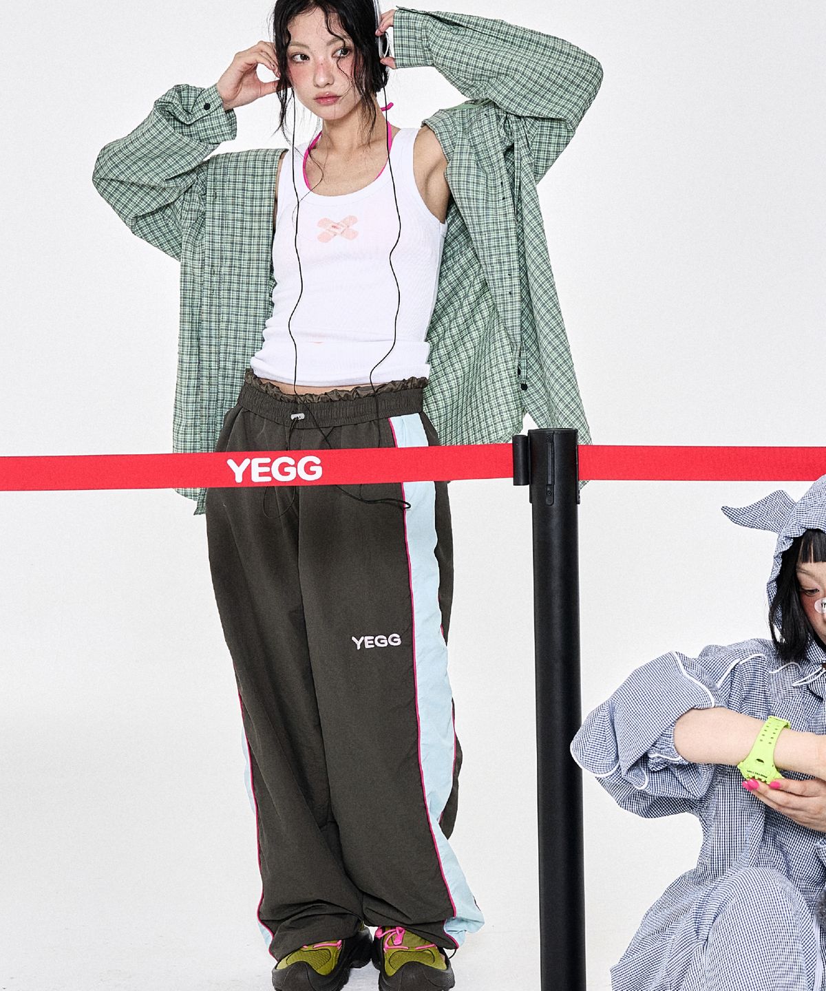 예그(YEGG) 나일론 트랙 팬츠 카키