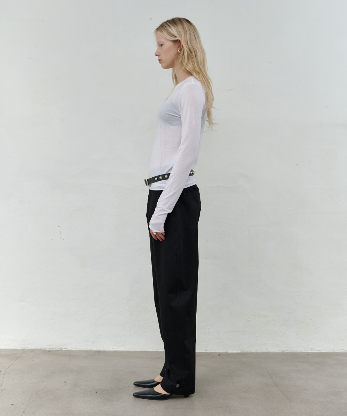 서란(SEORAN) Curved Chino Pants_Black