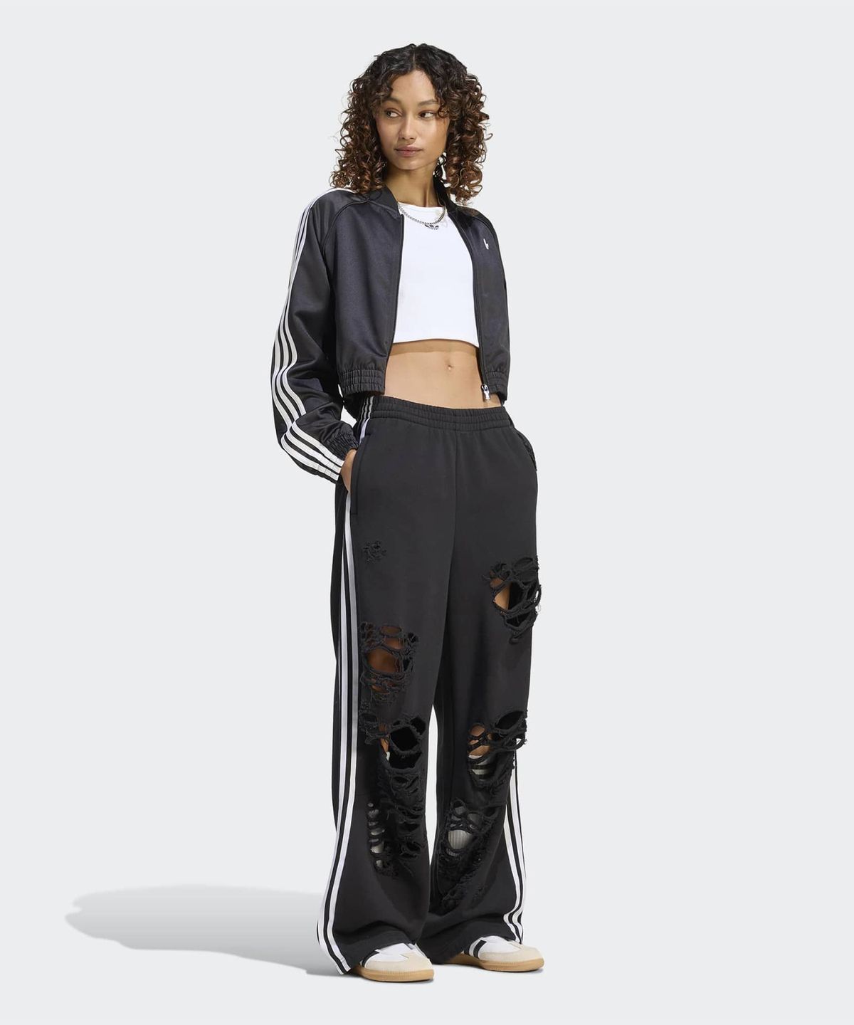 아디다스(ADIDAS) 디스트레스드 스웨트팬츠 - 블랙 / KW8254