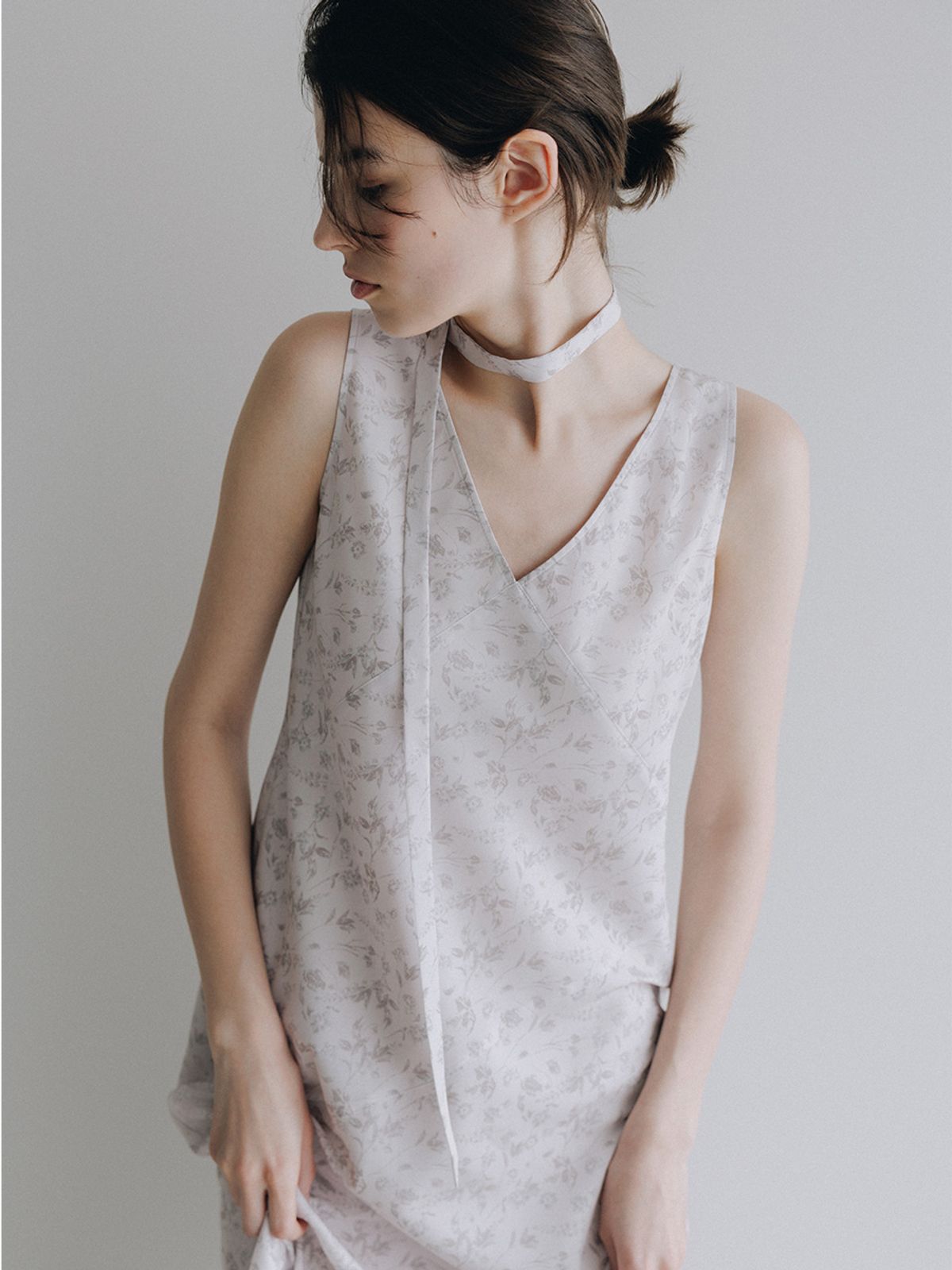 루에브르(LOEUVRE) Slim Tie Flower Pattern Sleeveless Dress SW6MO795-71
