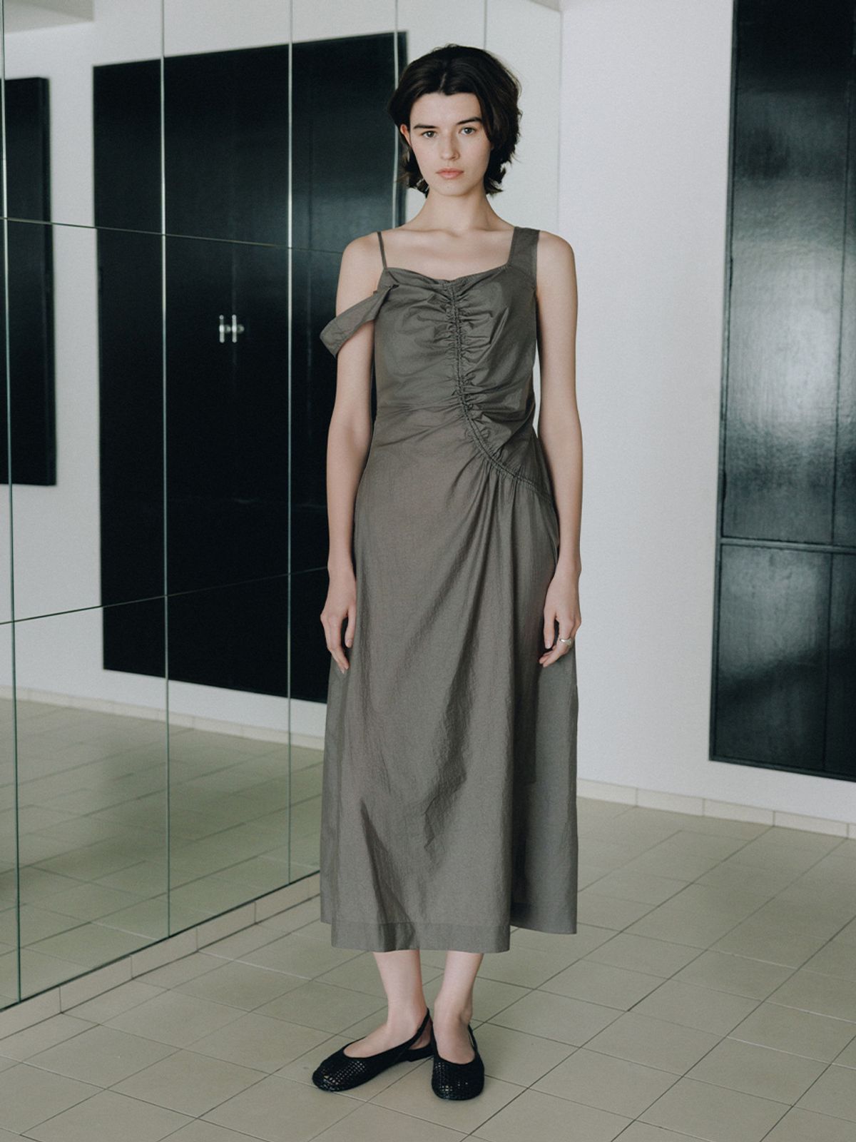 루에브르(LOEUVRE) Asymmetric Shirring Slip Dress SW6MO722_2color