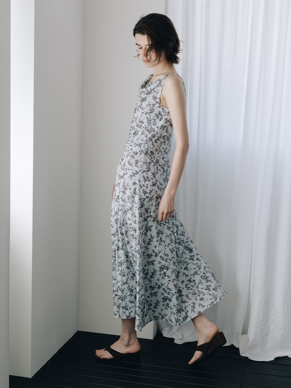루에브르(LOEUVRE) Asymmetric Cowl Sleeveless Flower Dress SS6MO792-LC