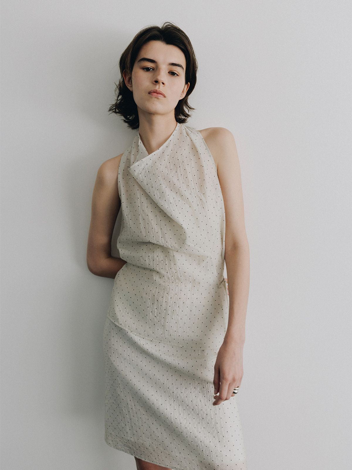 루에브르(LOEUVRE) Dot Sheer Draped Halter Top SW6MB752-KO