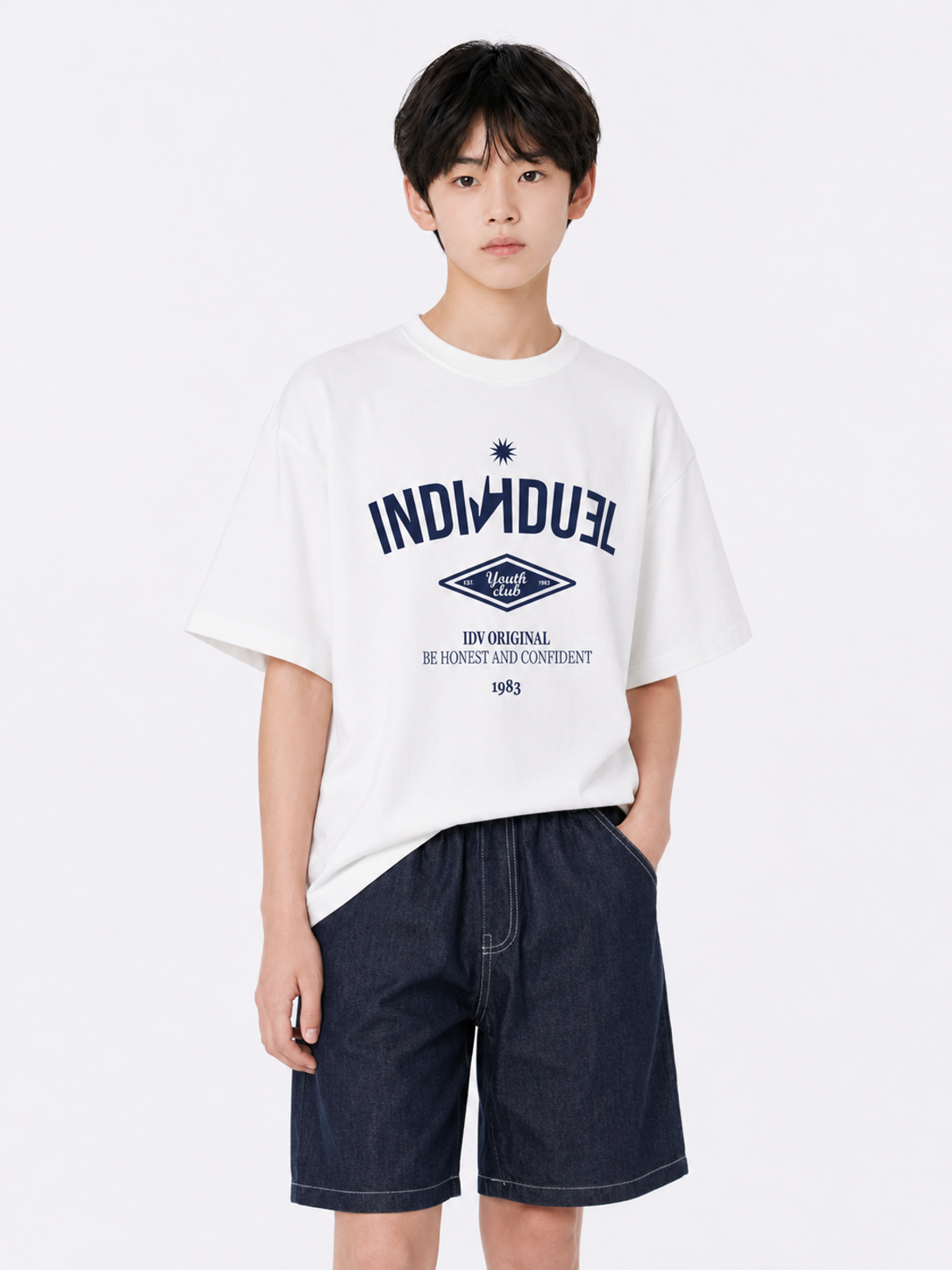 인디비주엘(INDIVIDUEL) 유스클럽 반팔 티셔츠 - 화이트