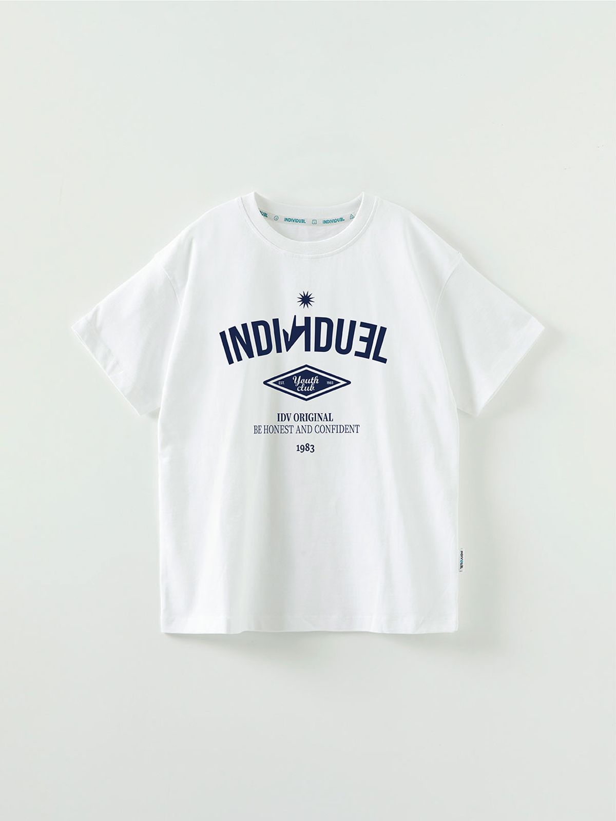 인디비주엘(INDIVIDUEL) 유스클럽 반팔 티셔츠 - 화이트