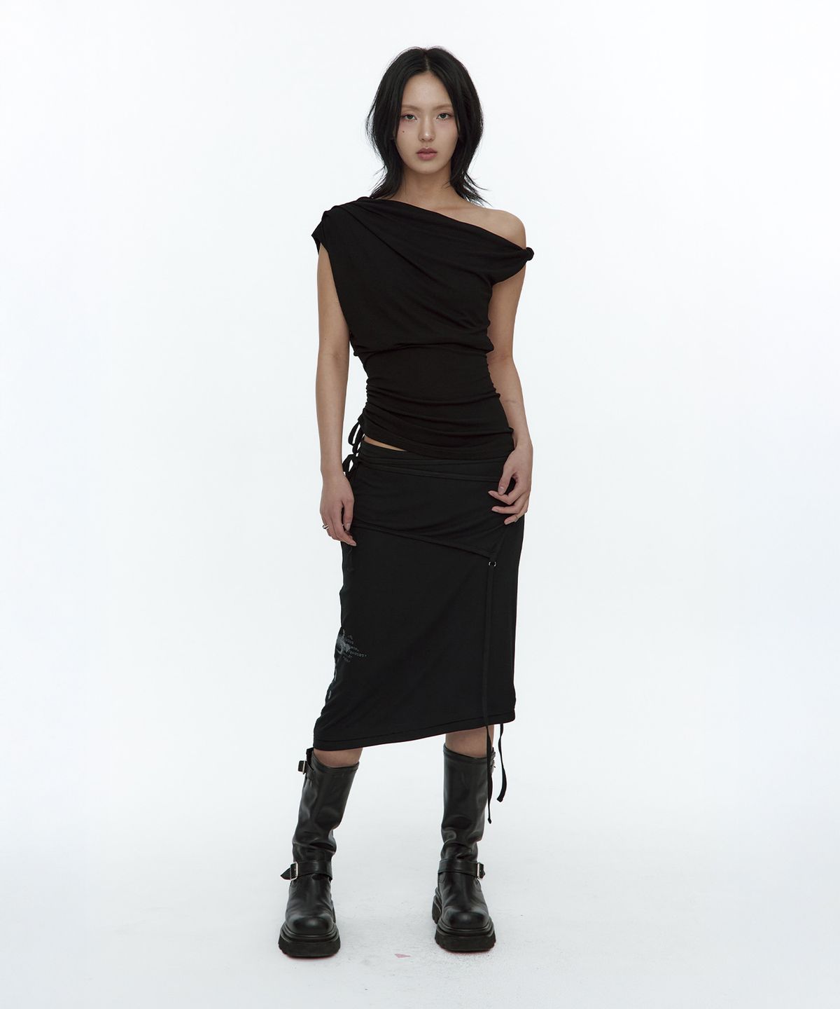 러프넥(ROUGHNECK) Asymmetric Panel Skirt Black