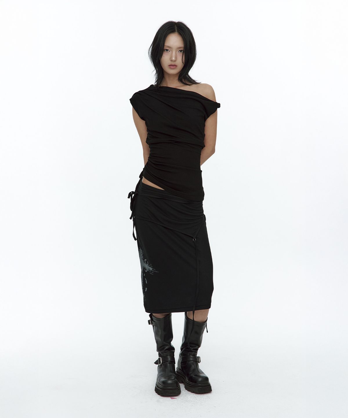 러프넥(ROUGHNECK) Asymmetric Panel Skirt Black