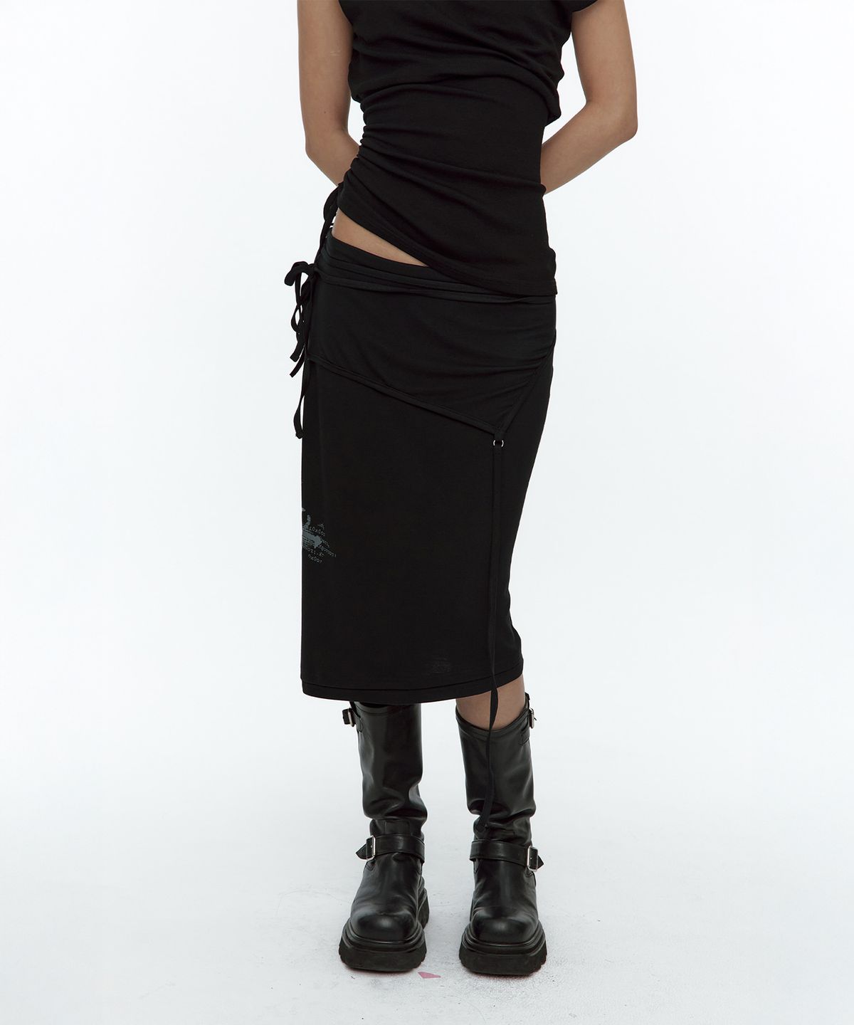 러프넥(ROUGHNECK) Asymmetric Panel Skirt Black