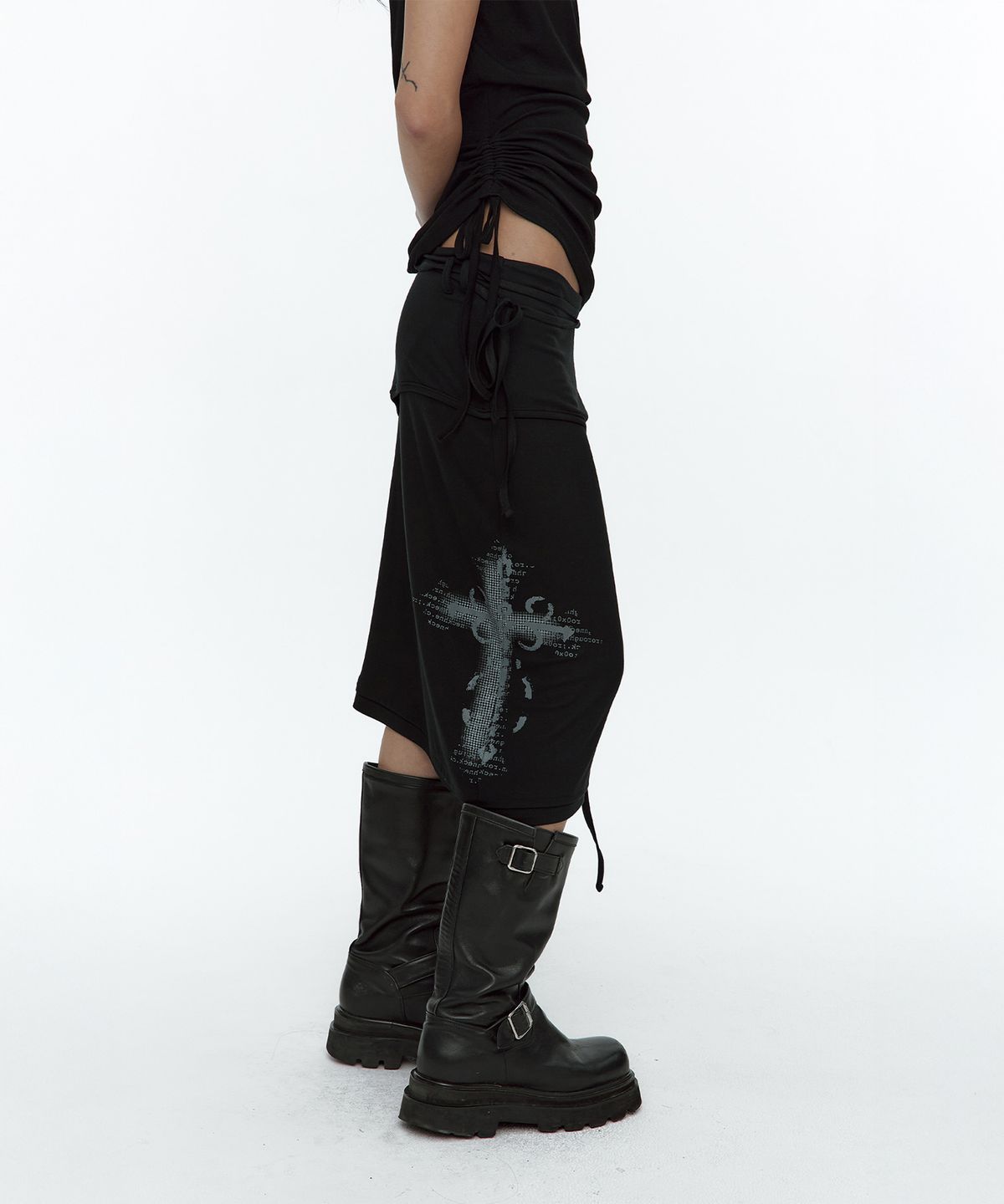 러프넥(ROUGHNECK) Asymmetric Panel Skirt Black