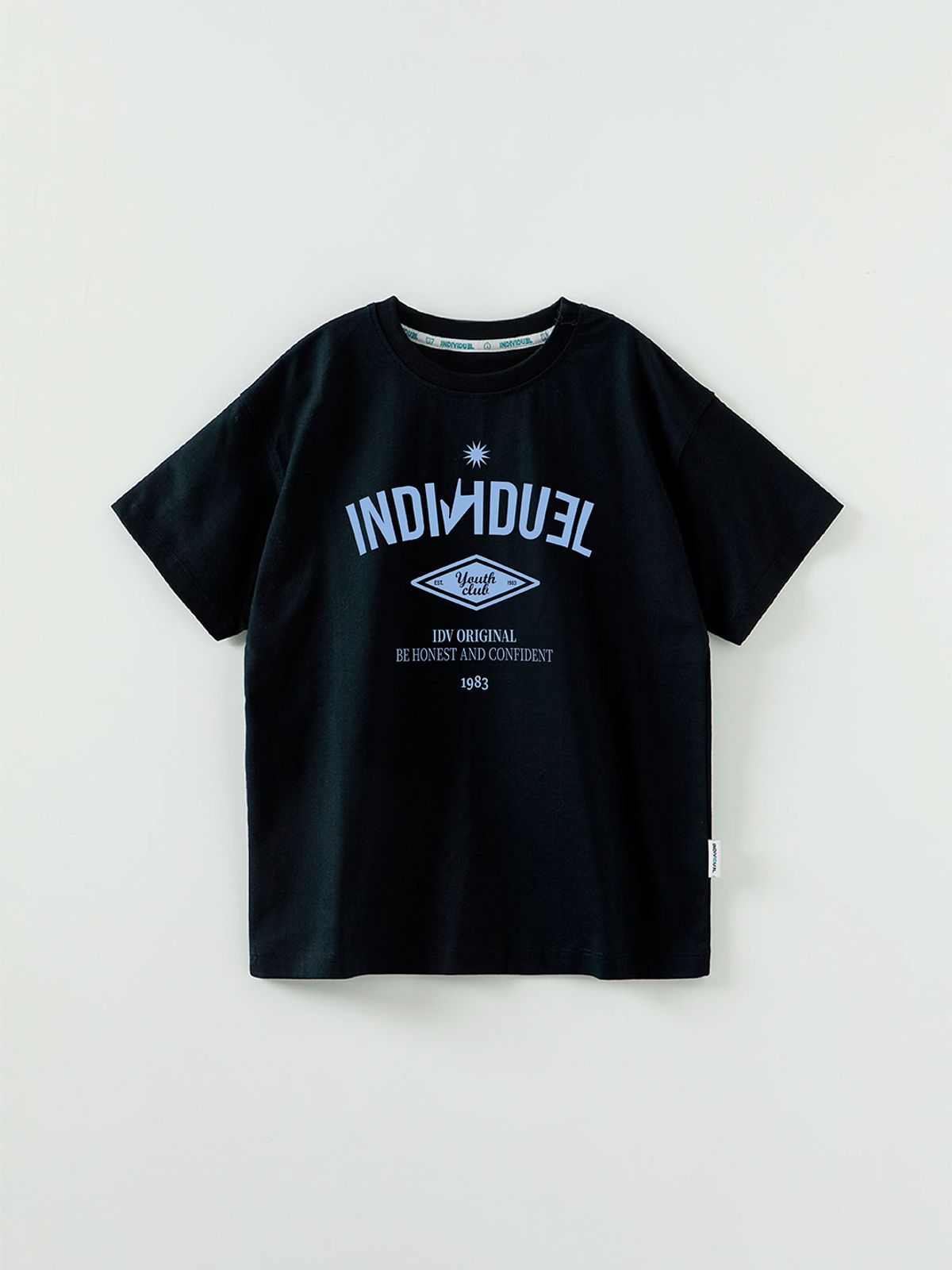 인디비주엘(INDIVIDUEL) 유스클럽 반팔 티셔츠 - 블랙