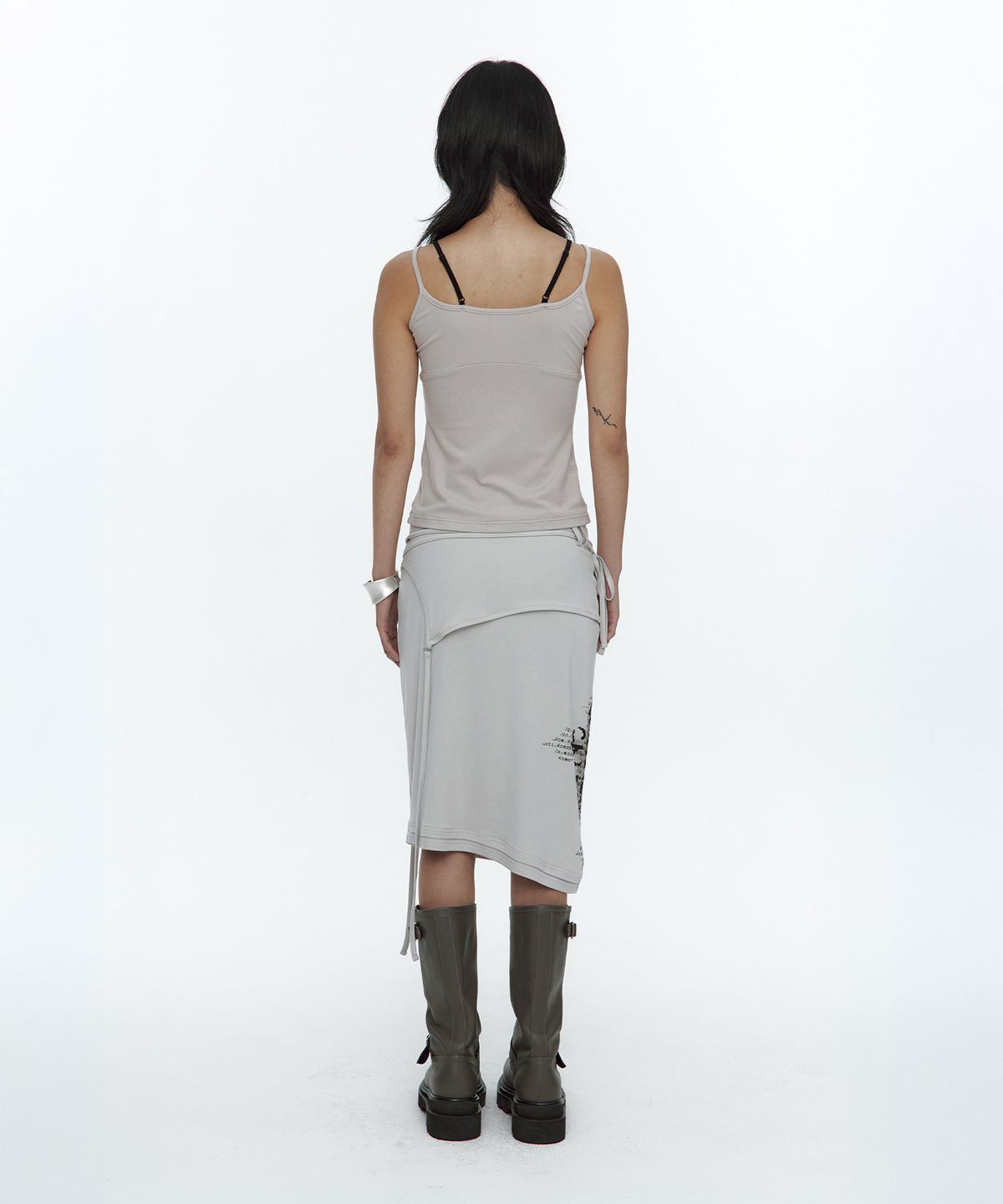 러프넥(ROUGHNECK) Asymmetric Panel Skirt Fog
