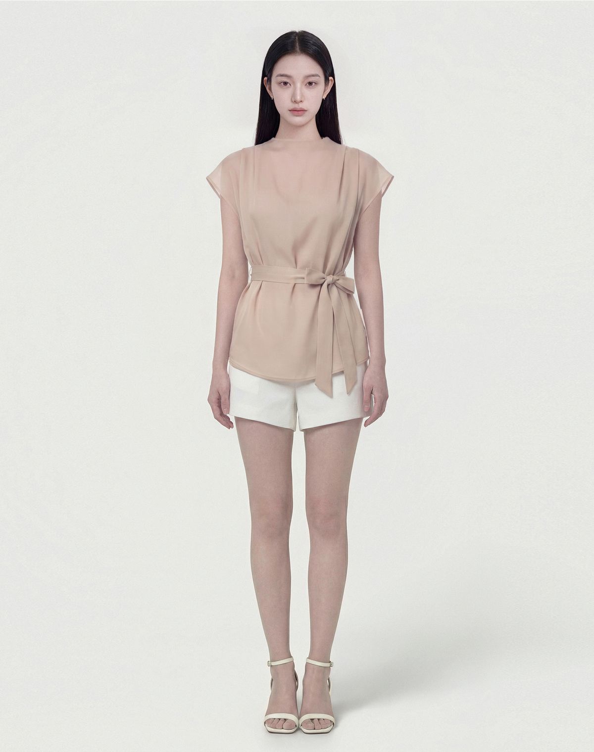 지에마르(GIEMAR) PINTUCK SLEEVELESS APRICOT BEIGE 핀턱 슬리브리스 어프리컷 베이지