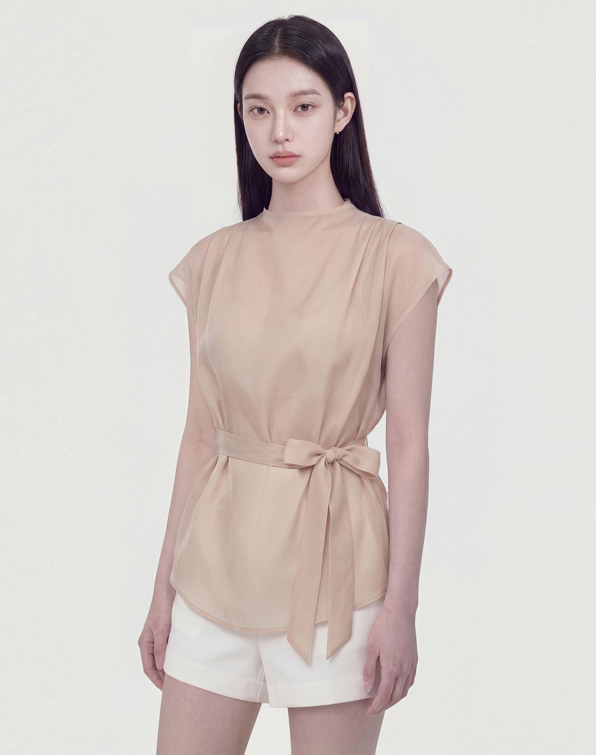 지에마르(GIEMAR) PINTUCK SLEEVELESS APRICOT BEIGE 핀턱 슬리브리스 어프리컷 베이지