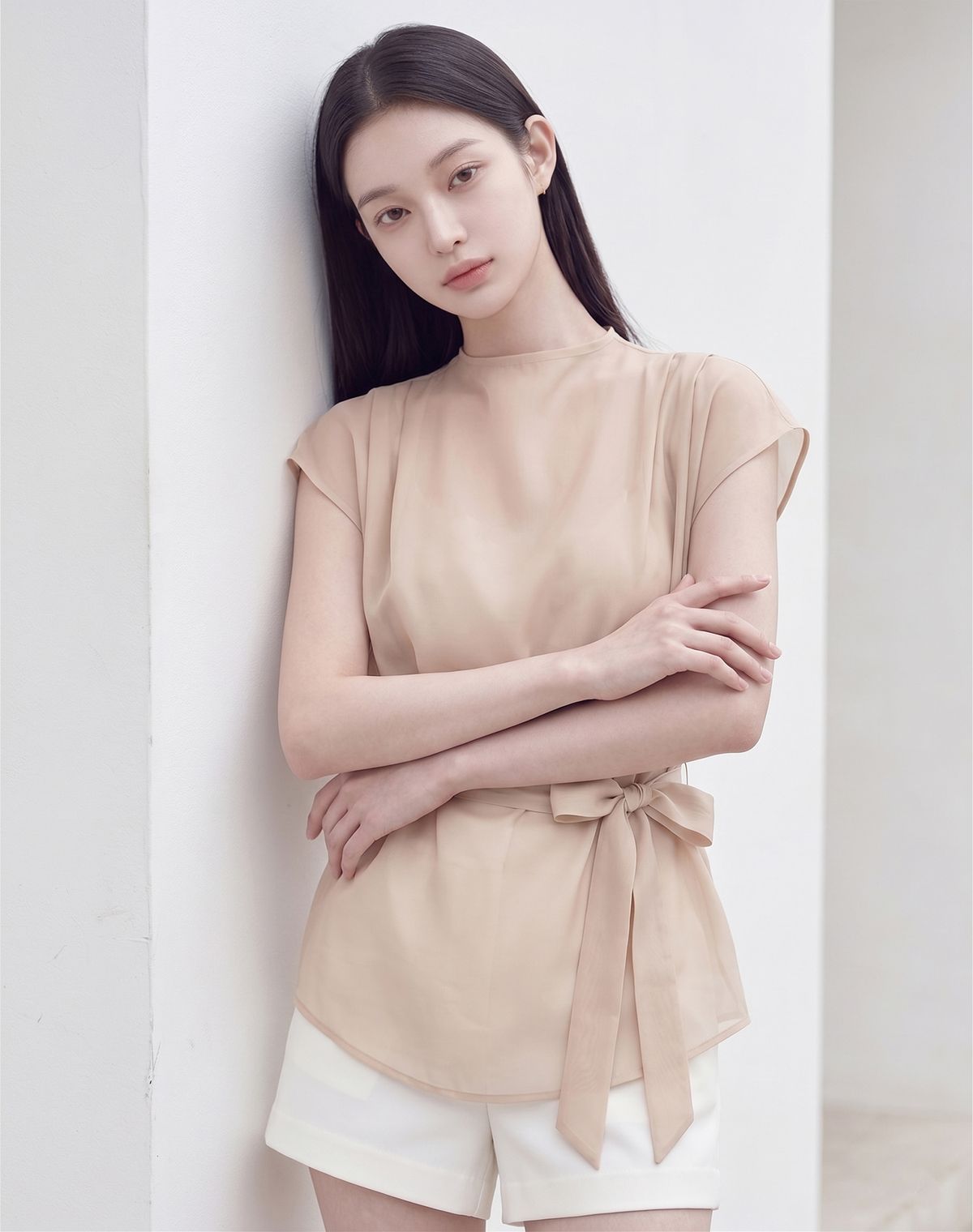 지에마르(GIEMAR) PINTUCK SLEEVELESS APRICOT BEIGE 핀턱 슬리브리스 어프리컷 베이지