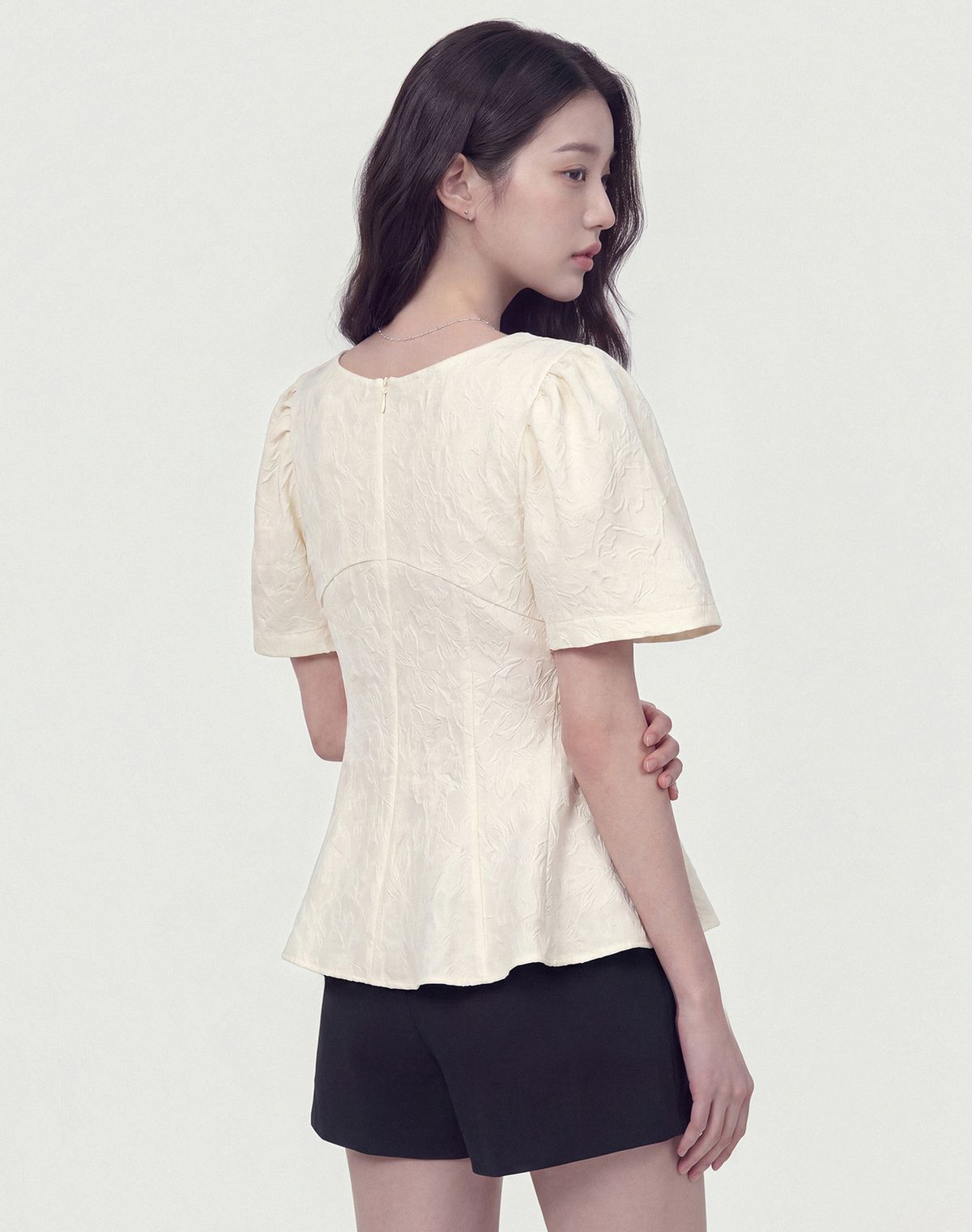지에마르(GIEMAR) MUSE FLARE BLOUSE IVORY 뮤즈 플레어 블라우스 아이보리