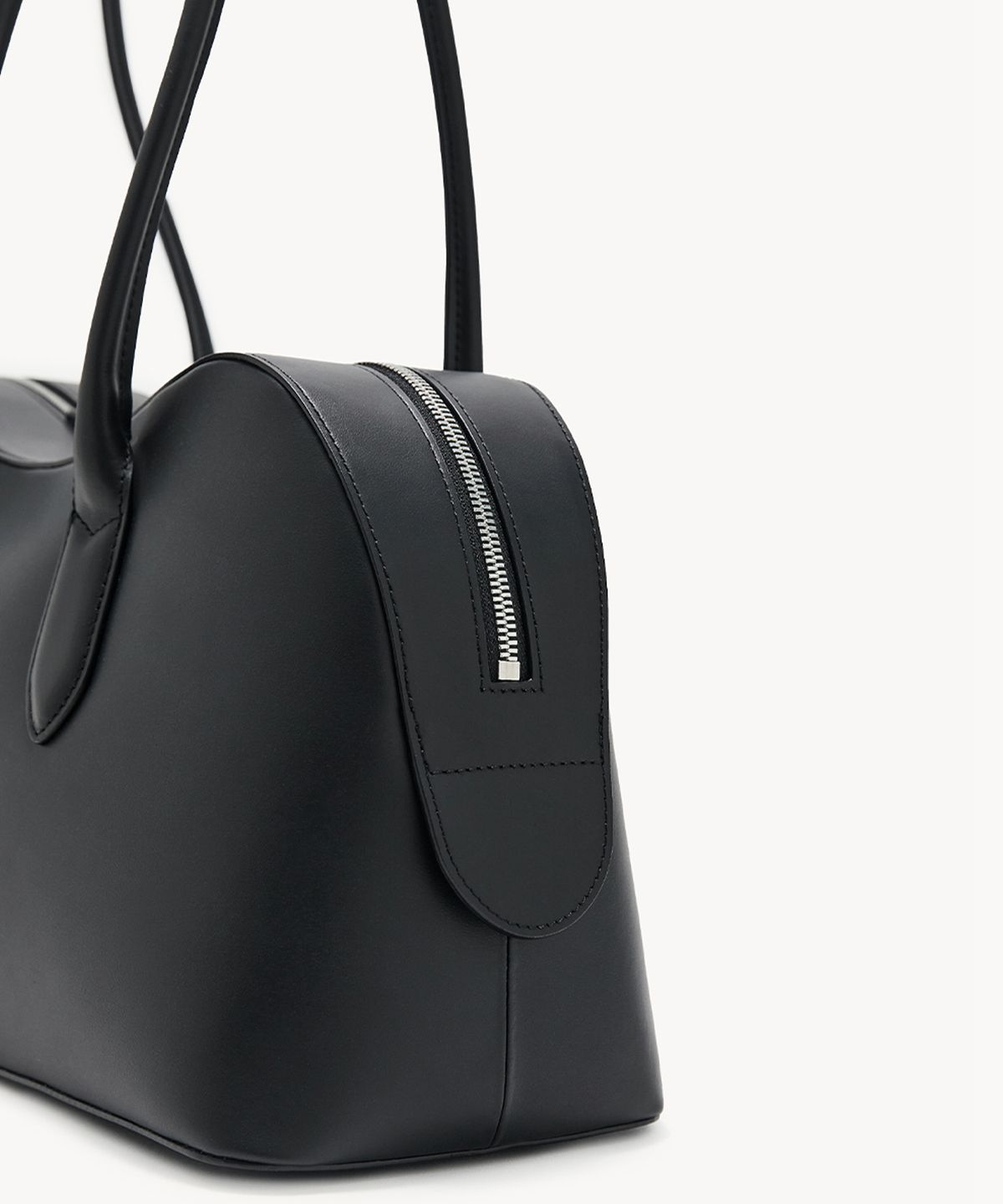 끌라베(CLAVE) 밀라 블랙 토트백 (MILA Black Tote Bag)